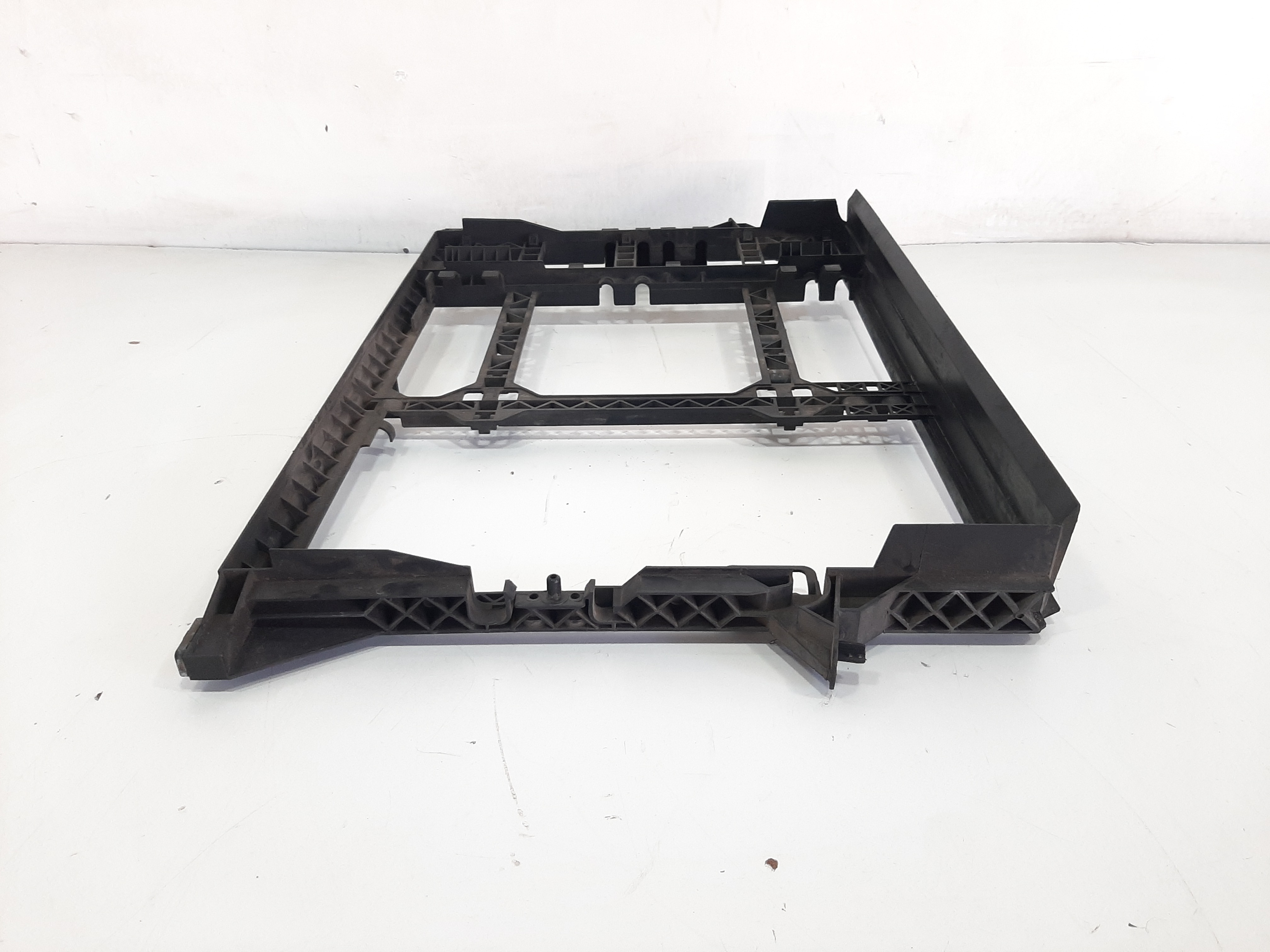 Suporte Condensador Bmw 540i 4.4 V8 1998 1999 2000 A 2003 1