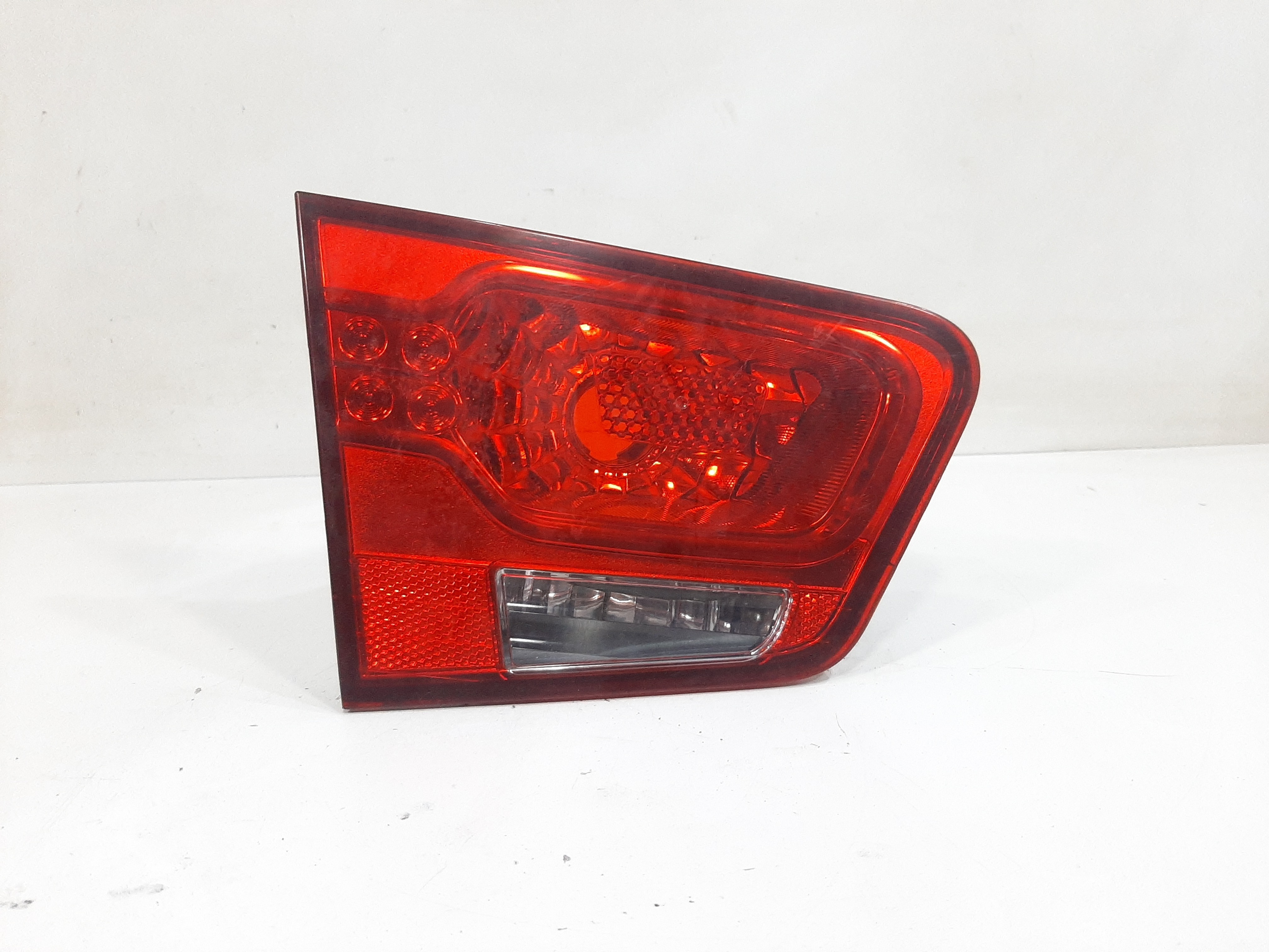 Lanterna Tampa Traseira Esquerda Kia Cerato Sx3 2009 A 2013 8