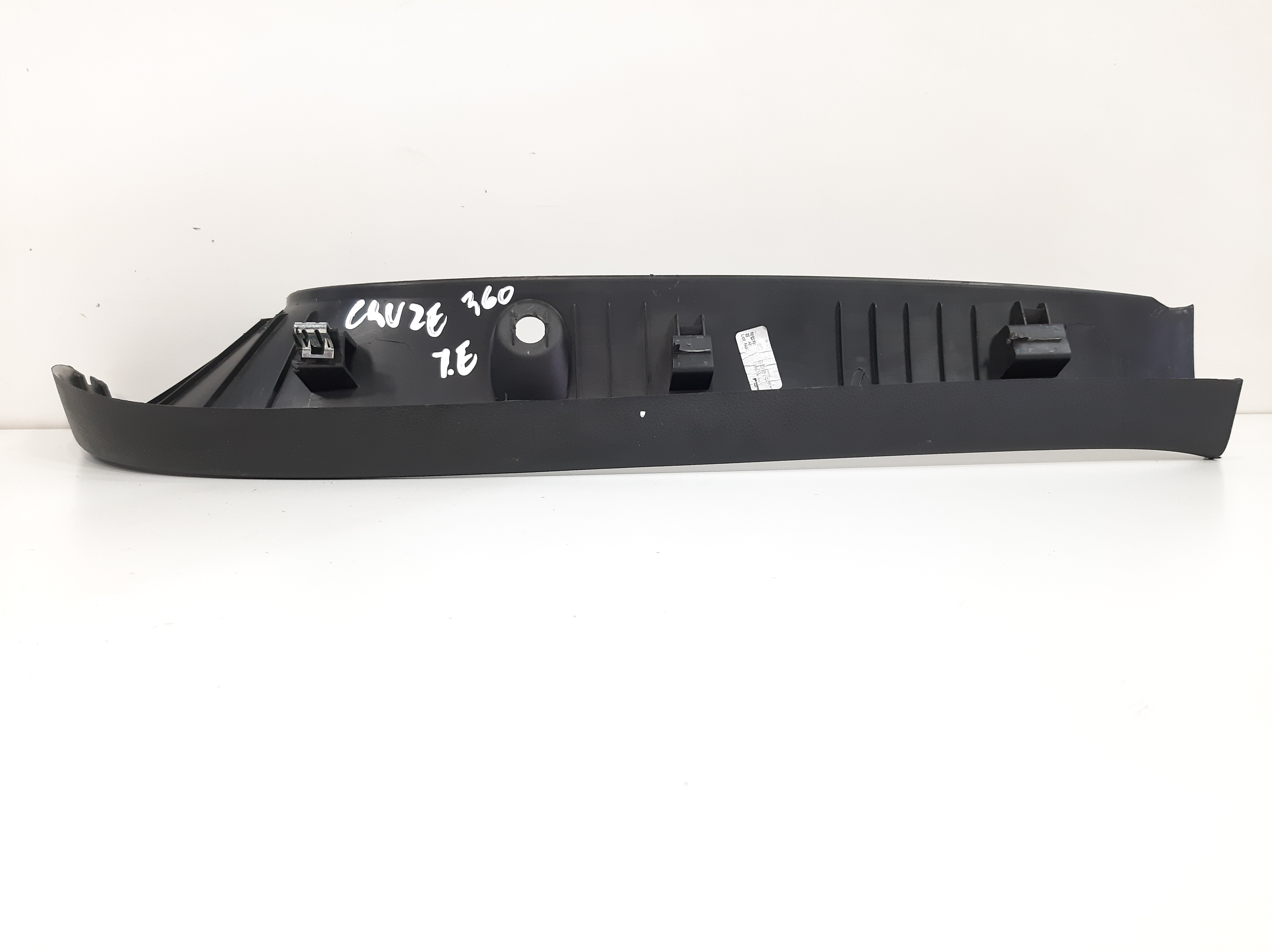 Moldura Porta Malas Traseira Esquerda Cruze Hatch 2011 A 16 2