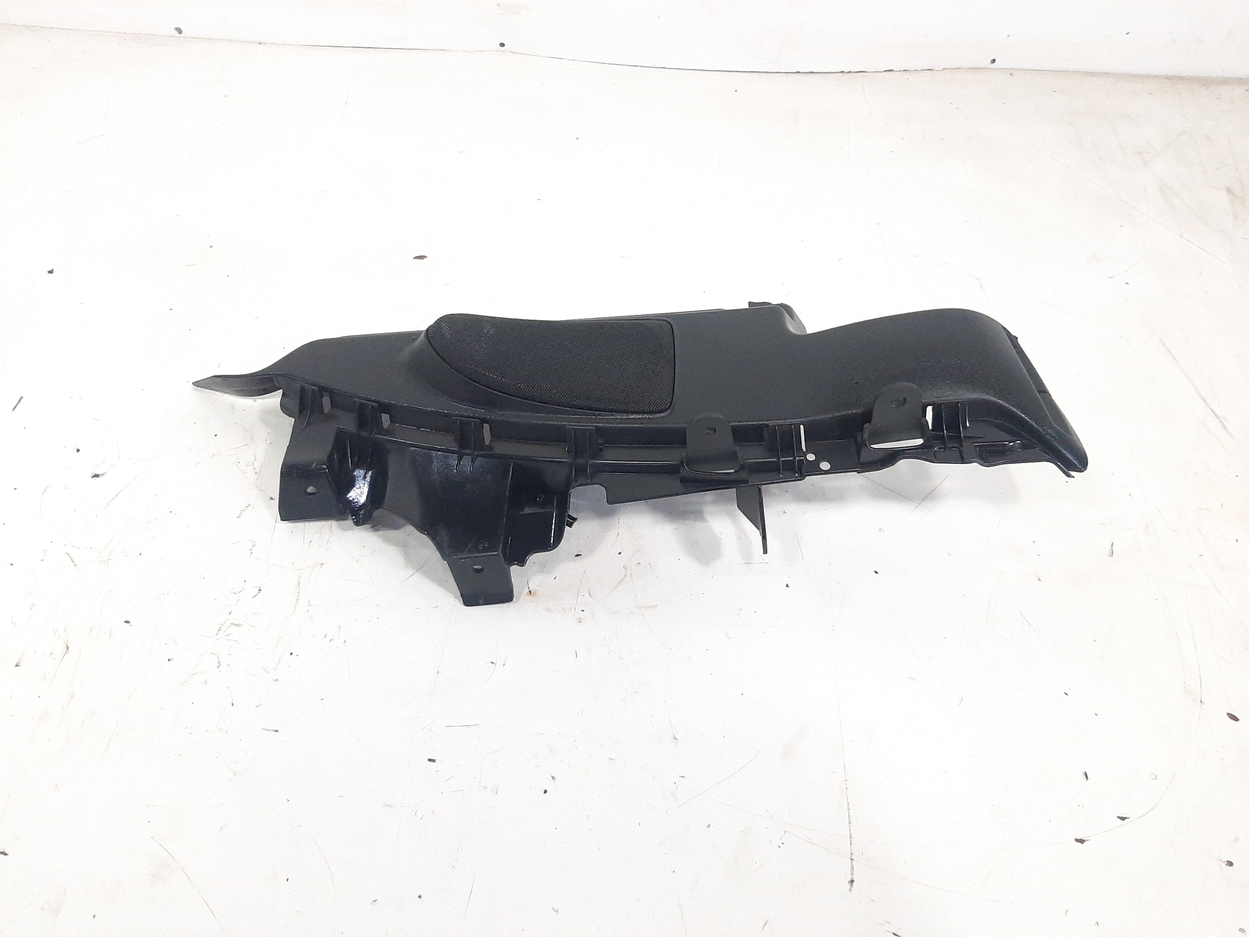 Suporte Direito Bagagito Porta Malas Bmw 120i 2006 A 2012 4
