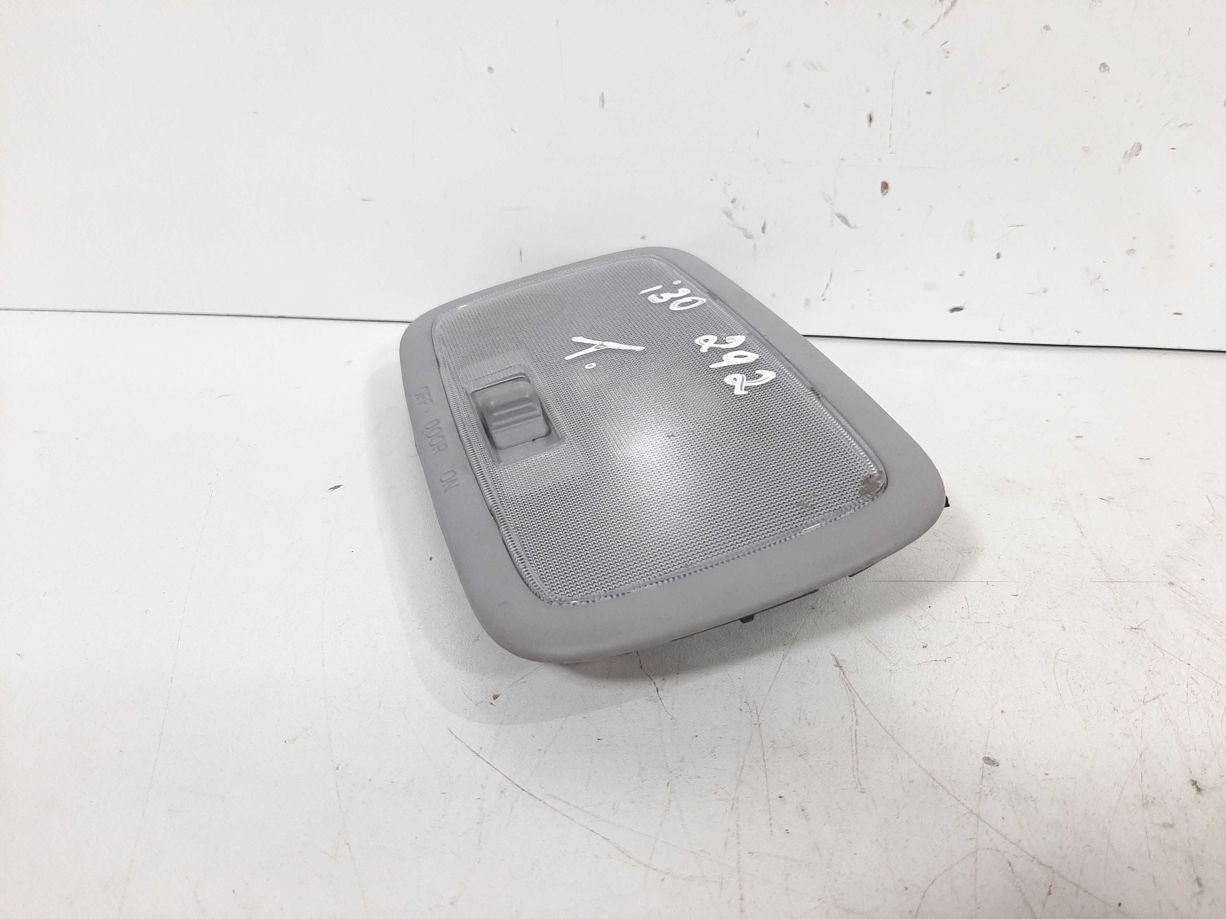 Luz Cortesia Interna Traseira Hyundai I30 2009 2010 A 2012 7