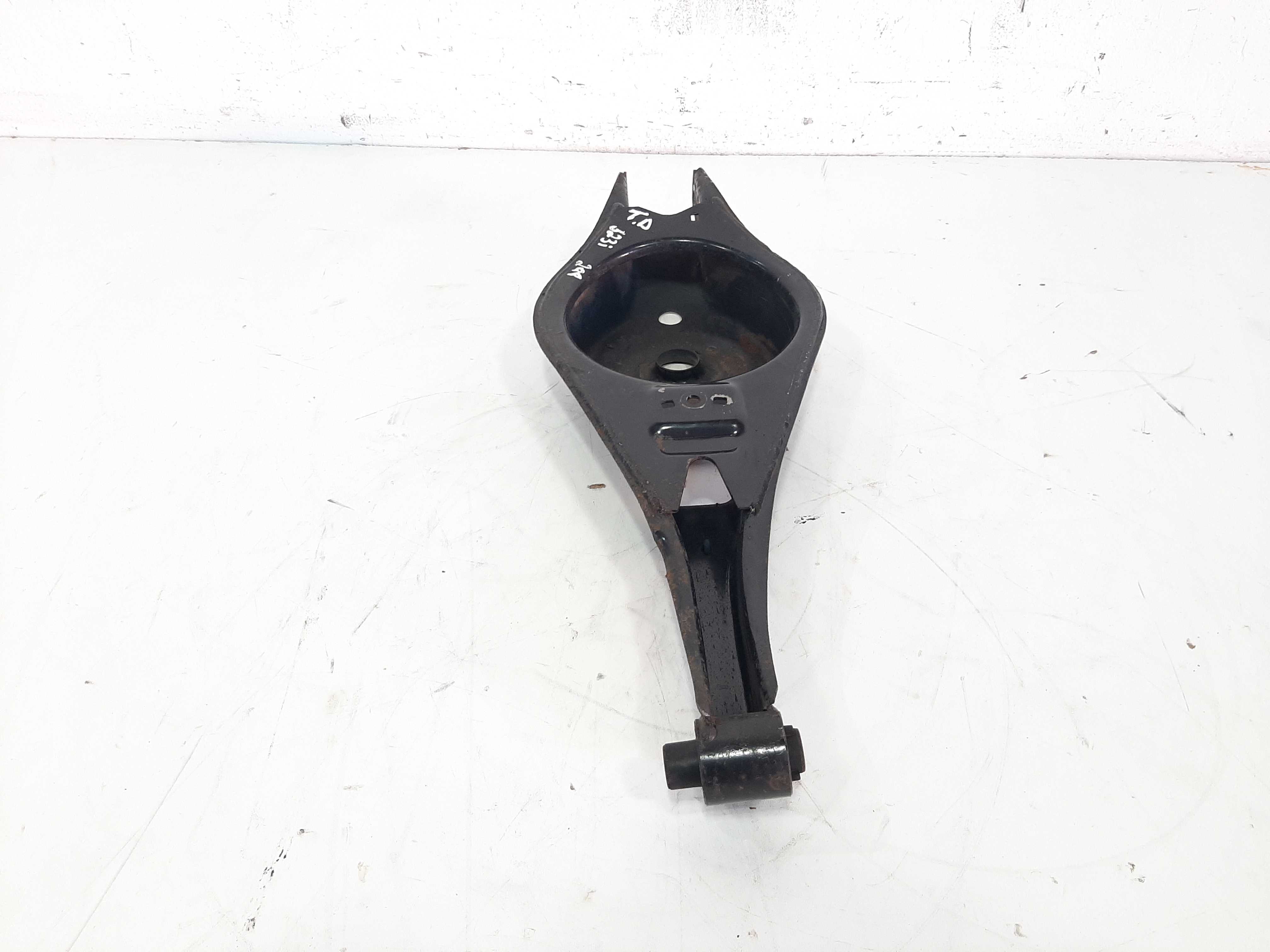Bandeja Suspensão Traseiro Direito Bmw 323i 1991 1992 A 2000 3