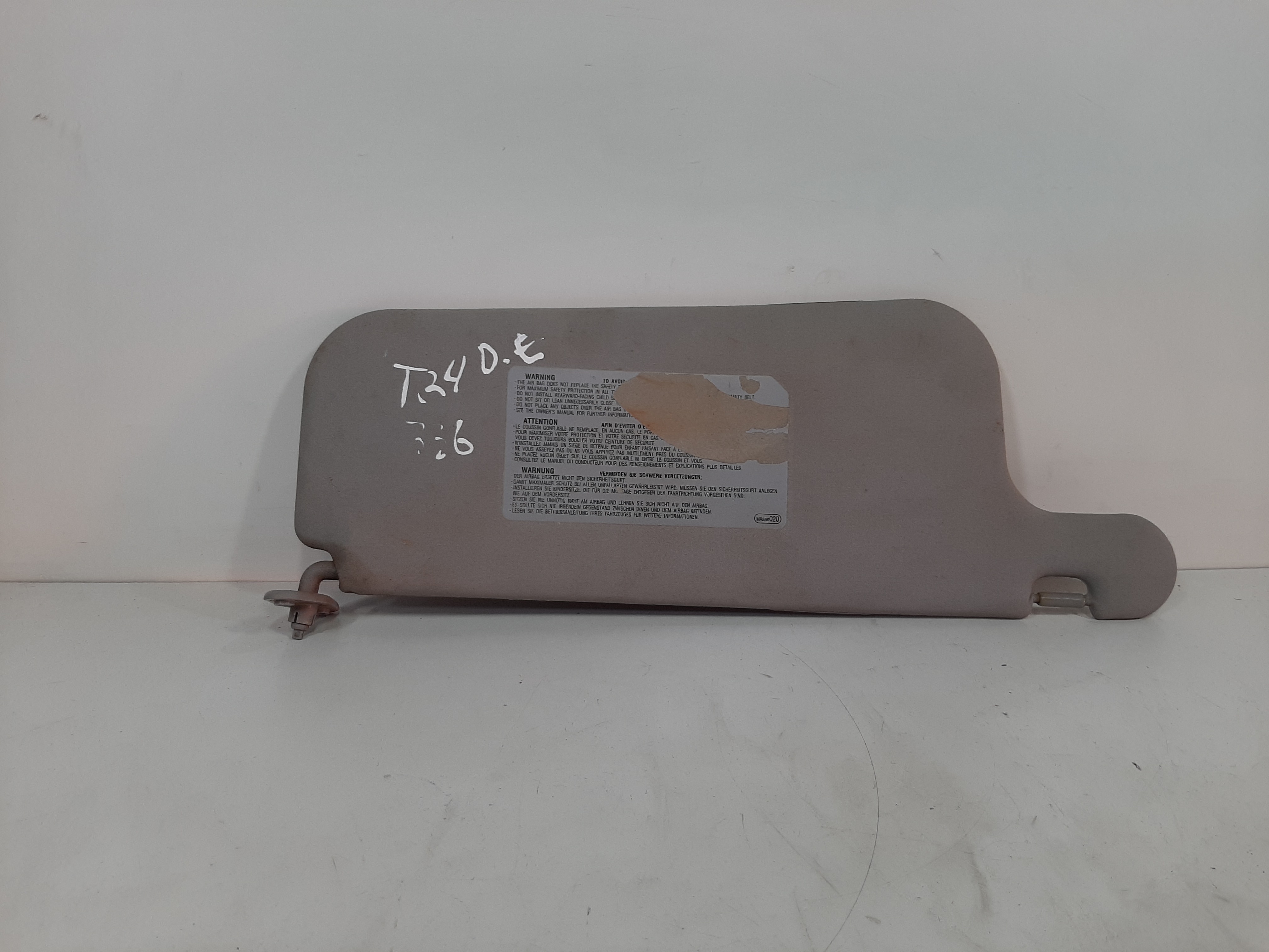 Quebra Sol Dianteiro Esquerdo Pajero Tr4 2003 2004 2005 3