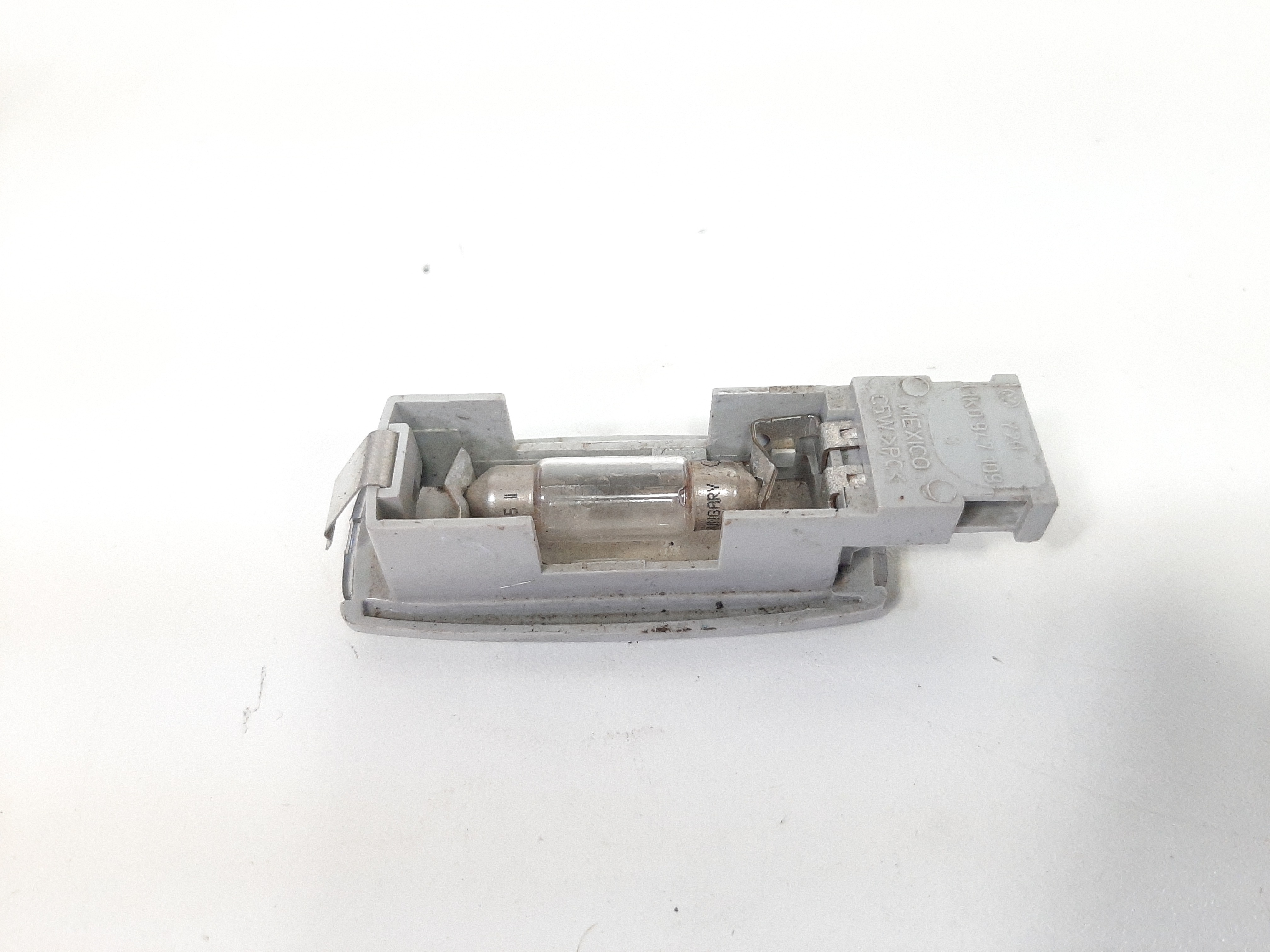 Luz Cortesia Quebra-sol Eaquerdo Vw Jetta Tiguan 2011 A 2016 8