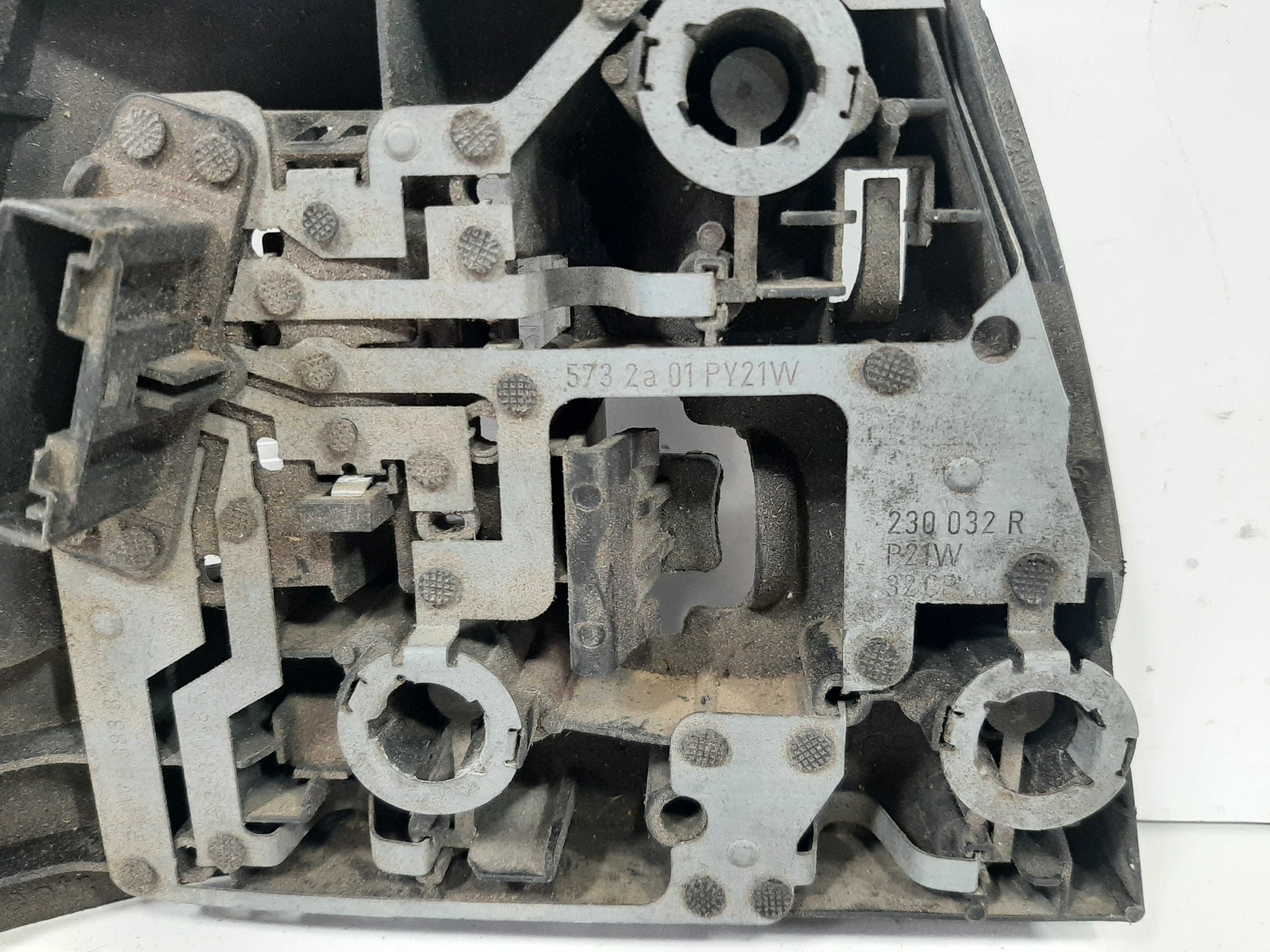 Circuito Lanterna Traseira Direita Bmw 325i 63218383100 5
