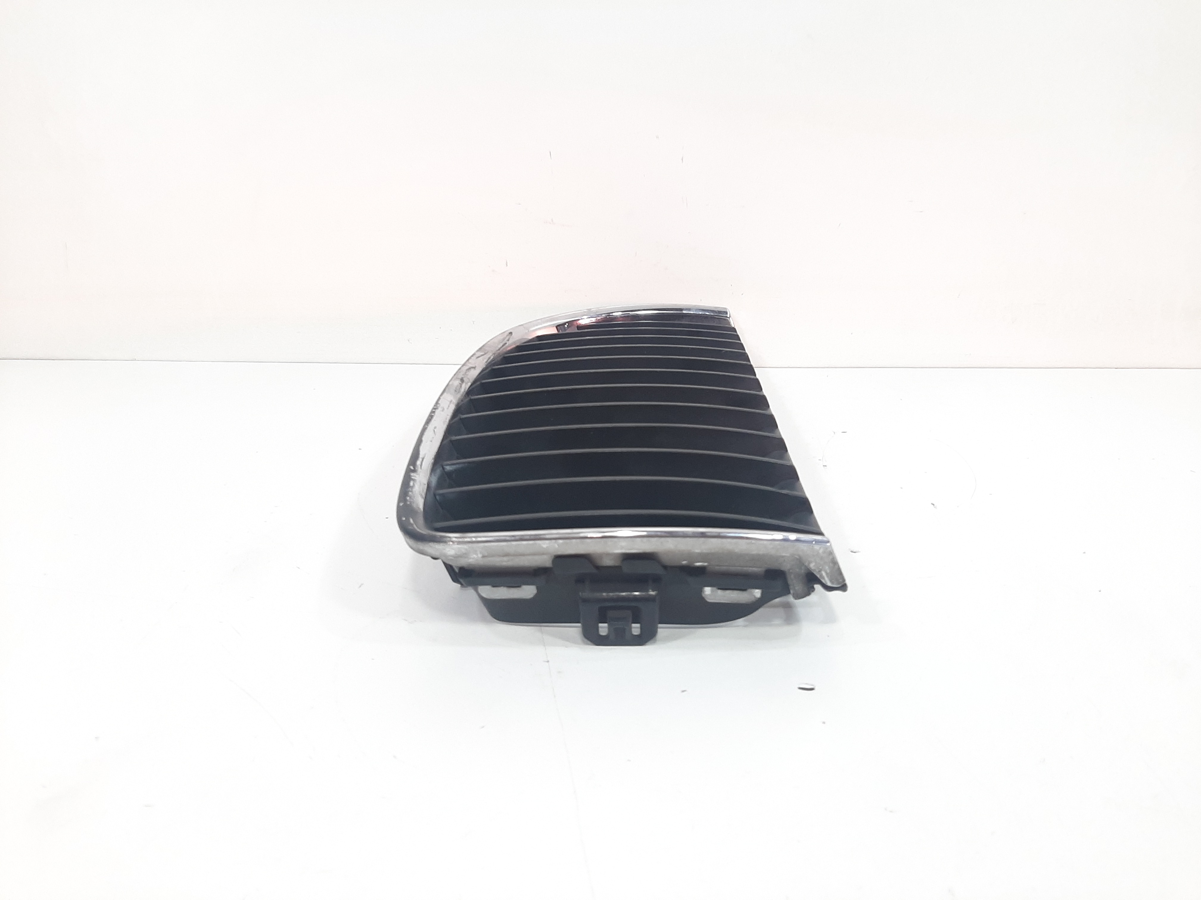 Grade Dianteira Direita Parachoque Bmw 320i 2006 2007 A 2012 7