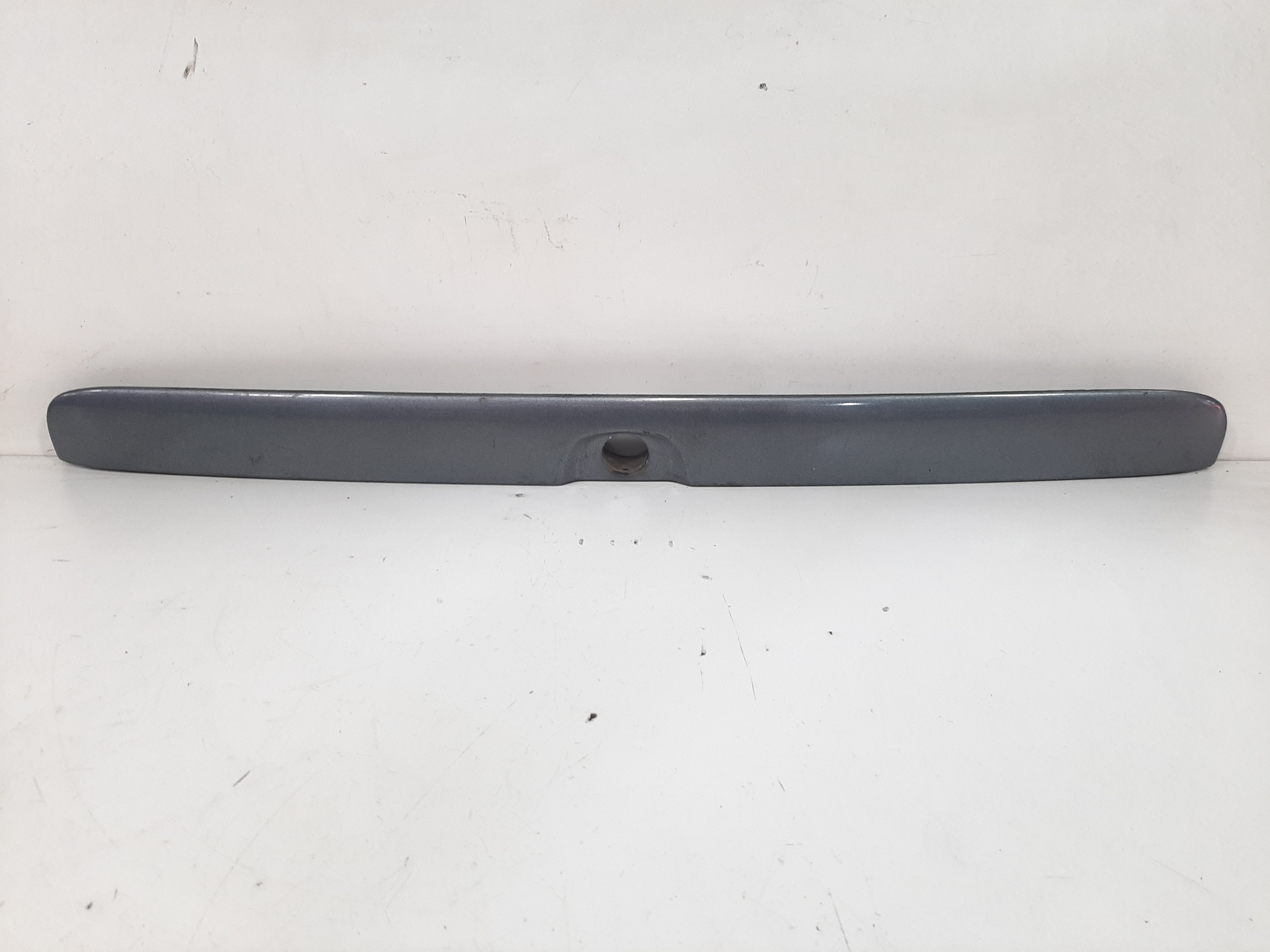 Friso Tampa Traseira Porta Malas Gm Astra Hatch 1998 A 2012 4