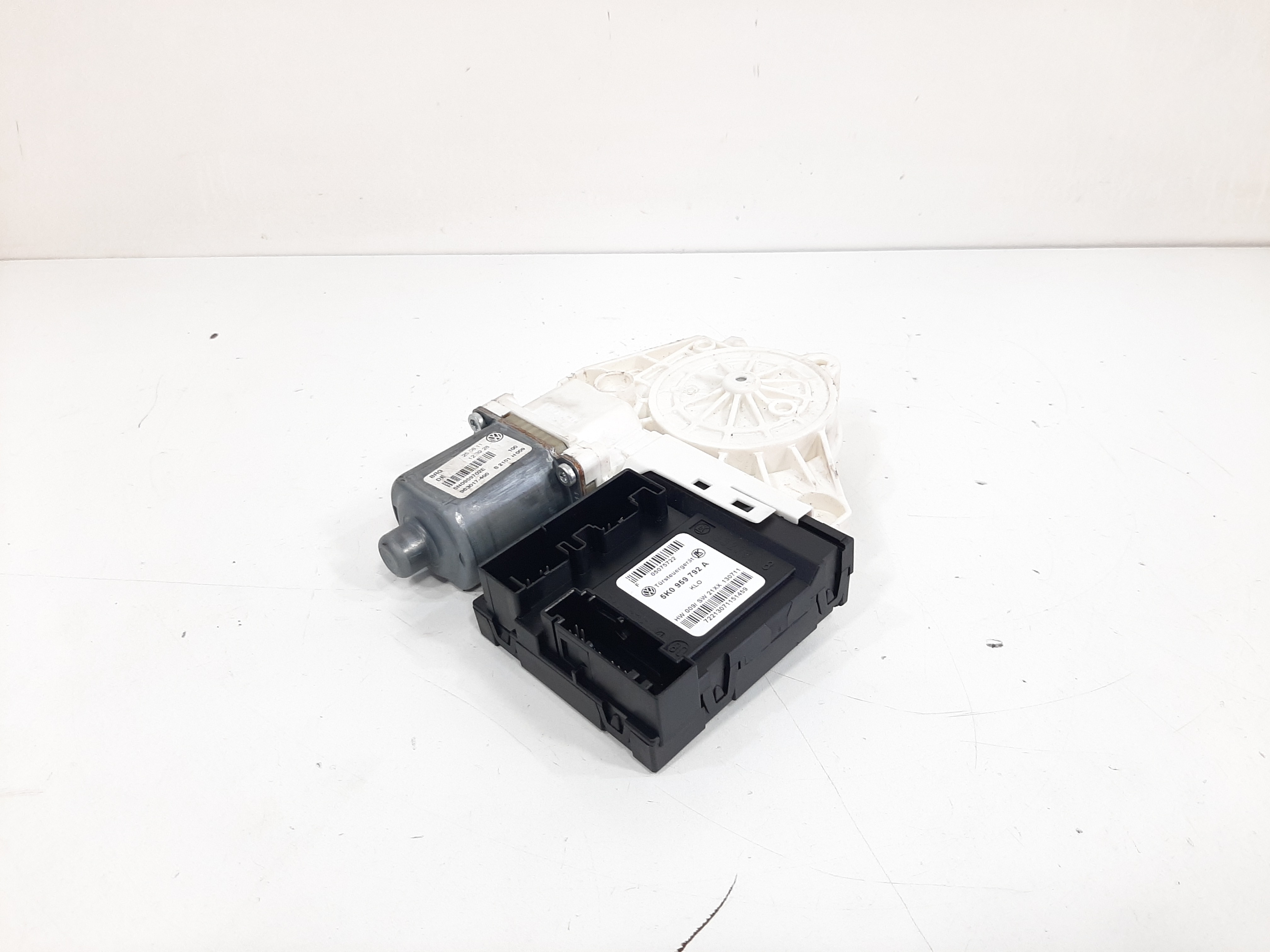 Motor Vidro Elétrico Dianteiro Direito Vw Tiguan 2012 A 2017 8
