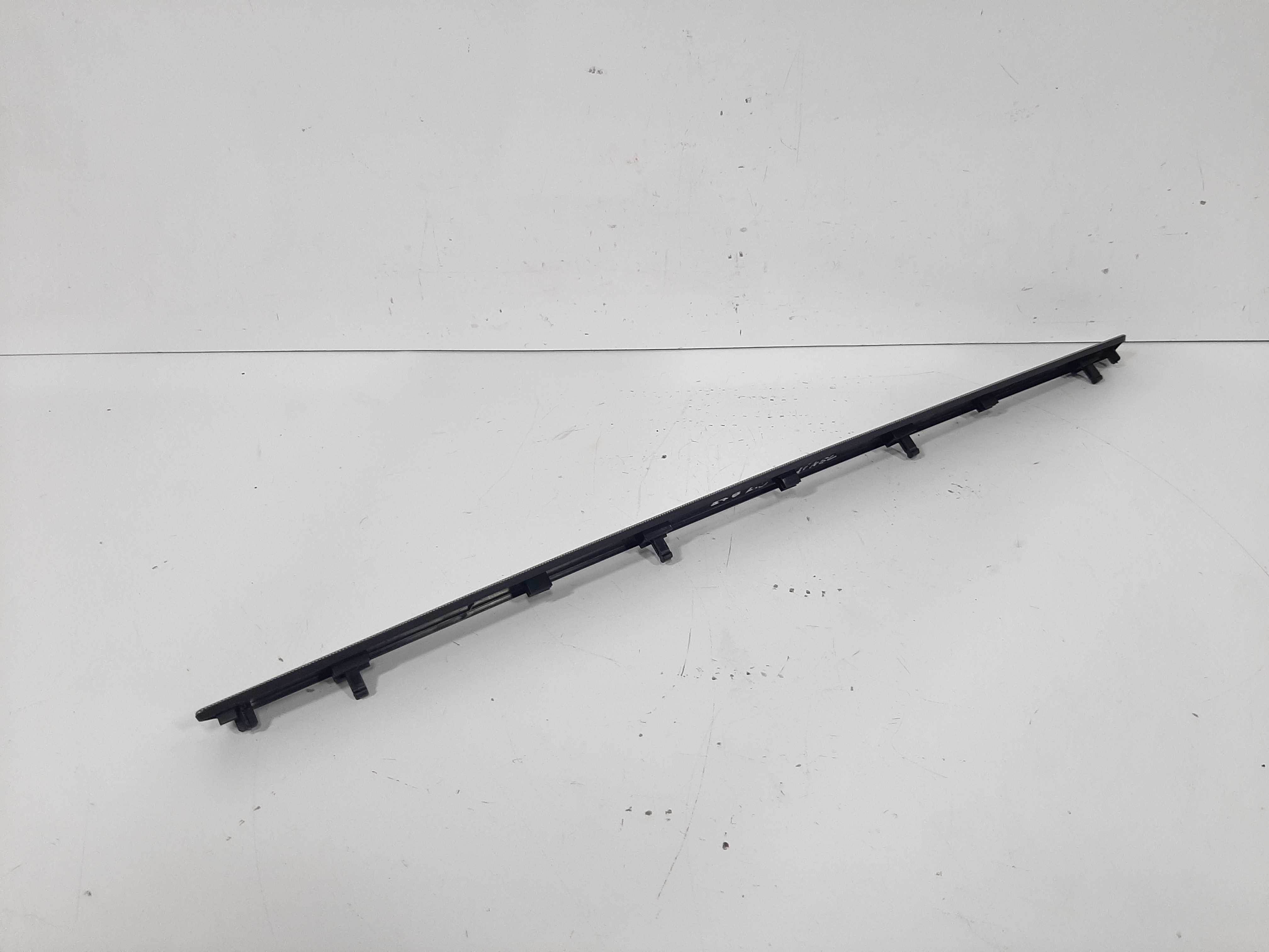 Moldura Painel Direito Jetta 2007 2008 2009 2010 2011 2012 6