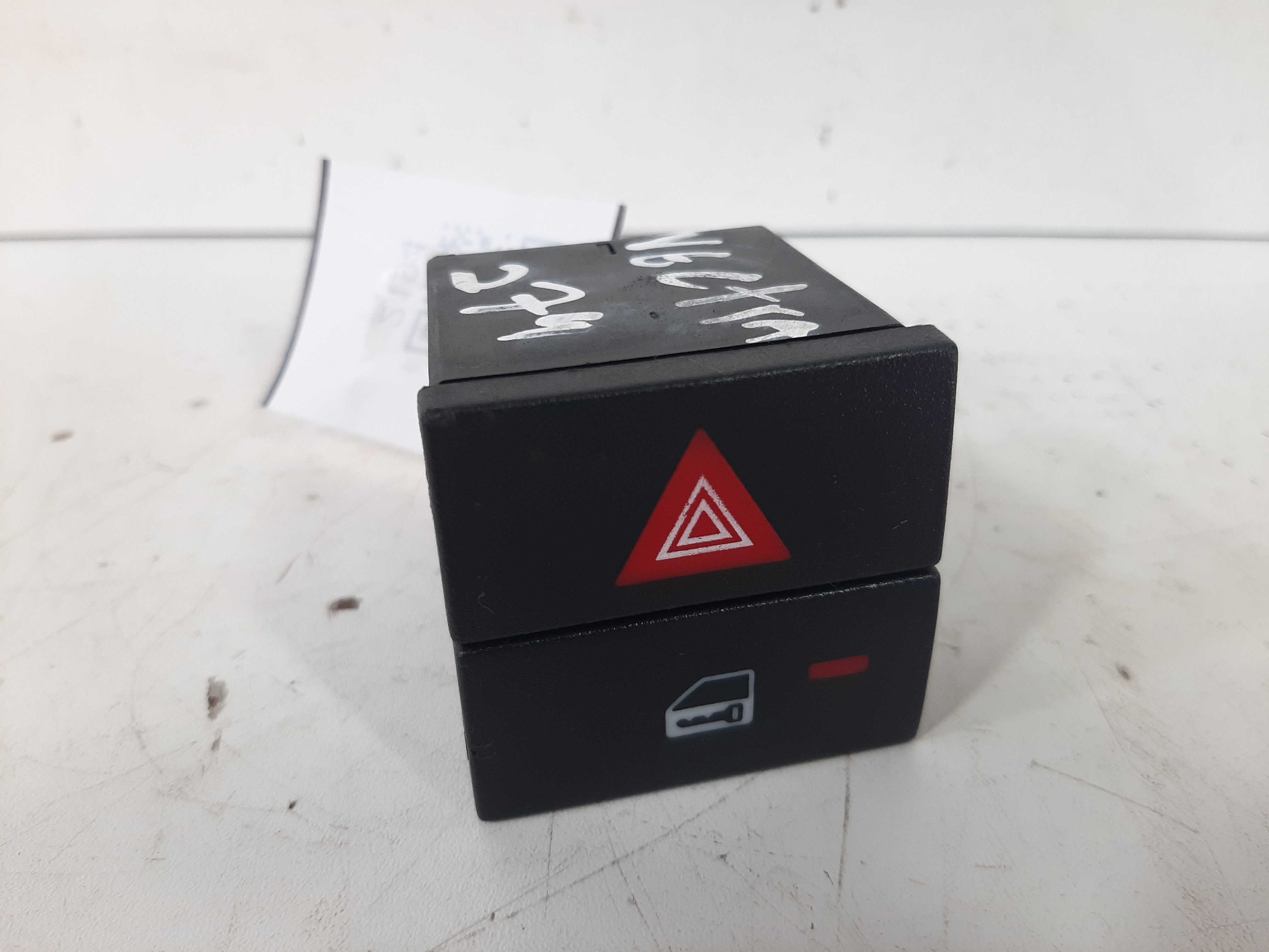 Botão Alerta Trava Porta Vectra Hatch Gt 2006 2007 A 2012 6