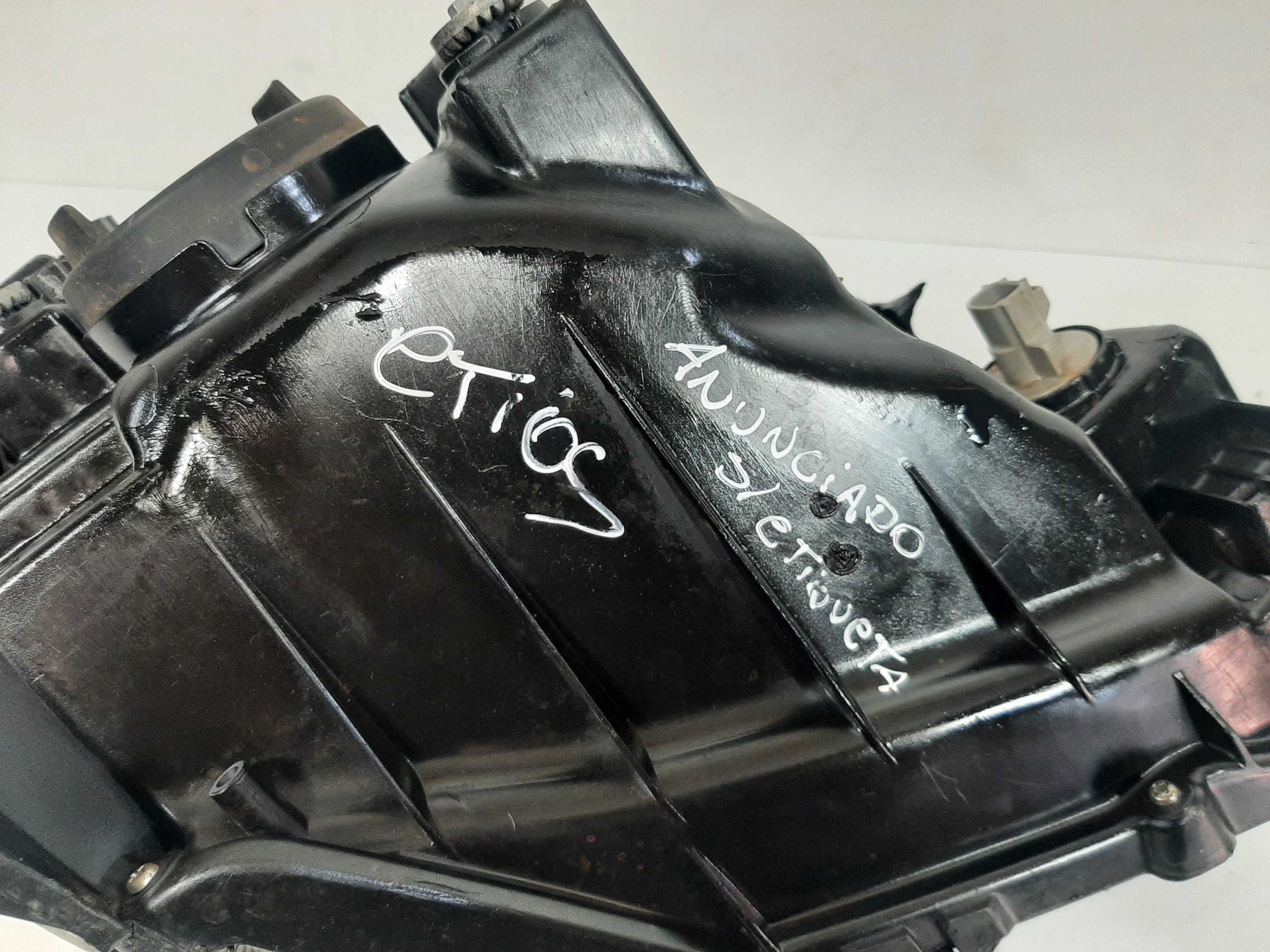 Farol Dianteiro Esquerdo Toyota Etios 2012 A 2016 C/ Avaria 1