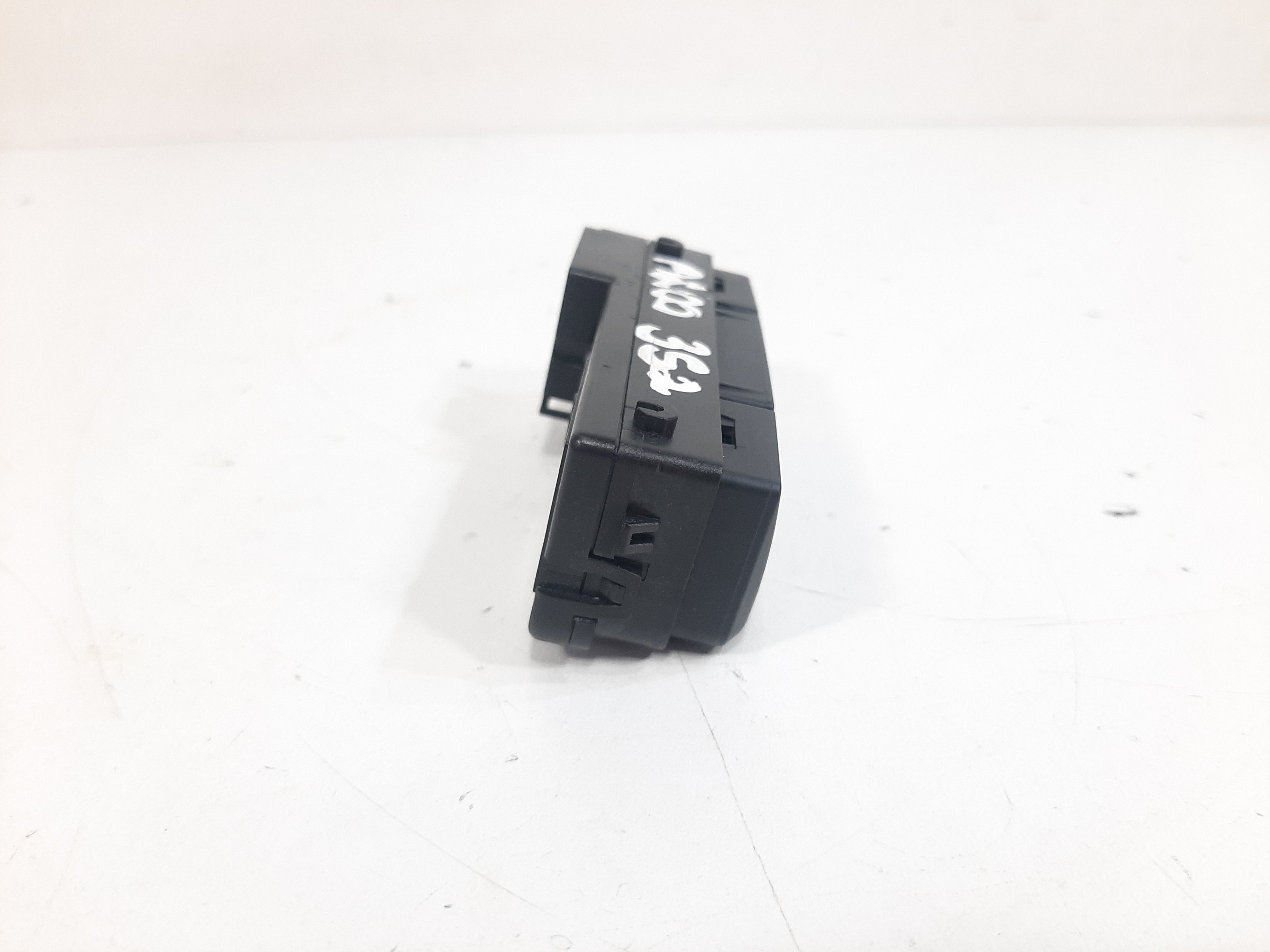 Botão Alarme Mercedes A200 W176 2013 A 2018 A17282087107 9
