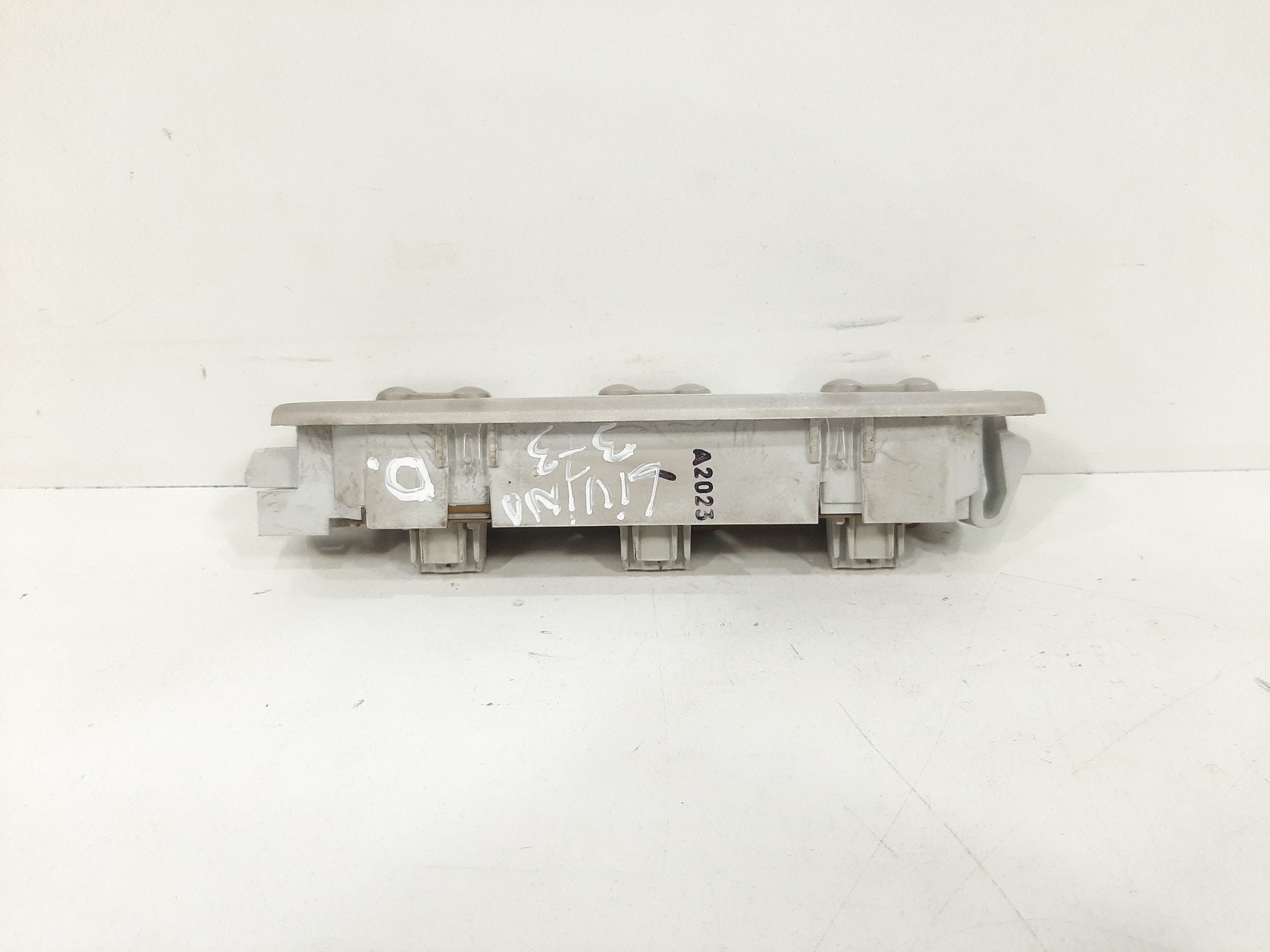 Luz Interna Cortesia Dianteira Nissan Livina 2010 11 A 2014 5