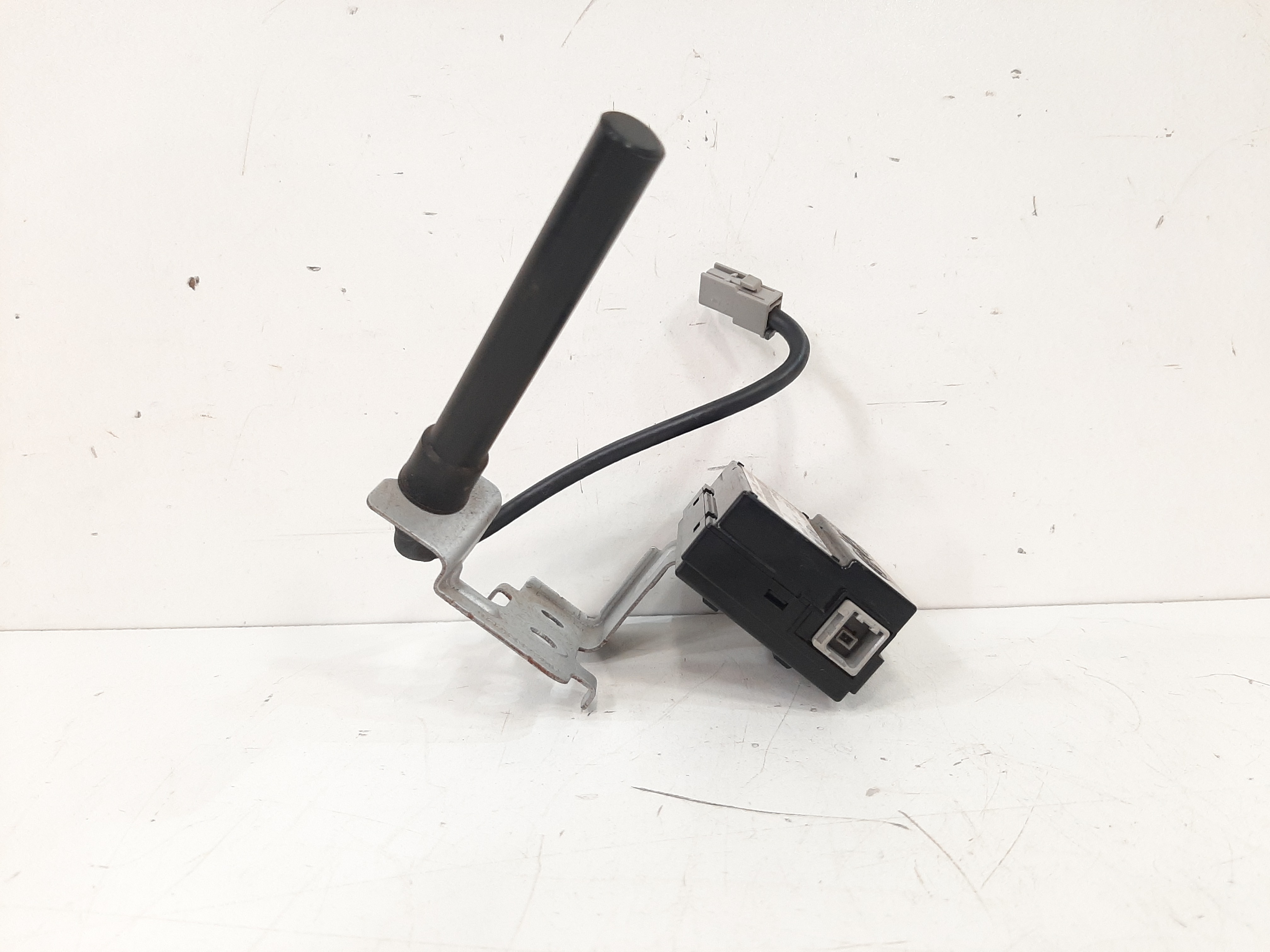 Módulo Central Antena Kia Cerato Koup 2011 A 2013 954701m100 8