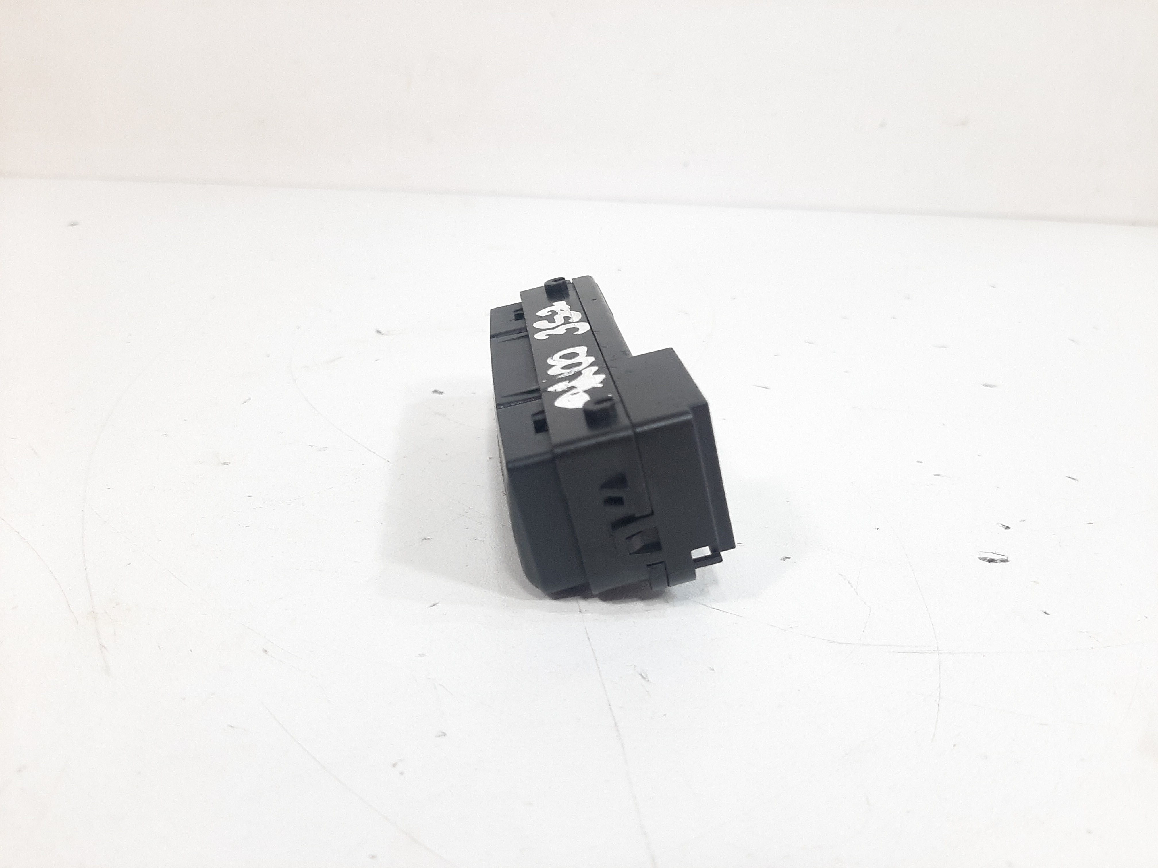 Botão Alarme Mercedes A200 W176 2013 A 2018 A17282087107 8