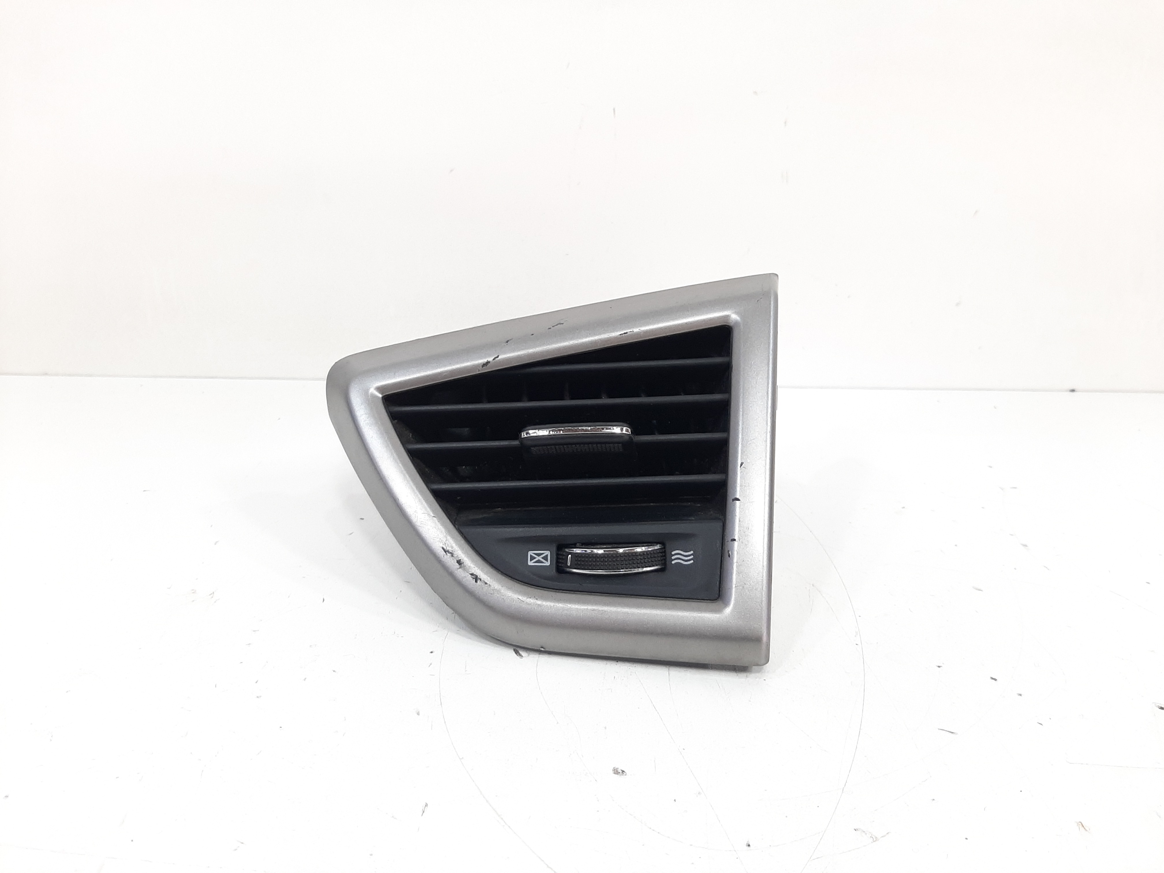 Difusor Ar Dianteira Direita Hyundai Veloster 2012 2013 8