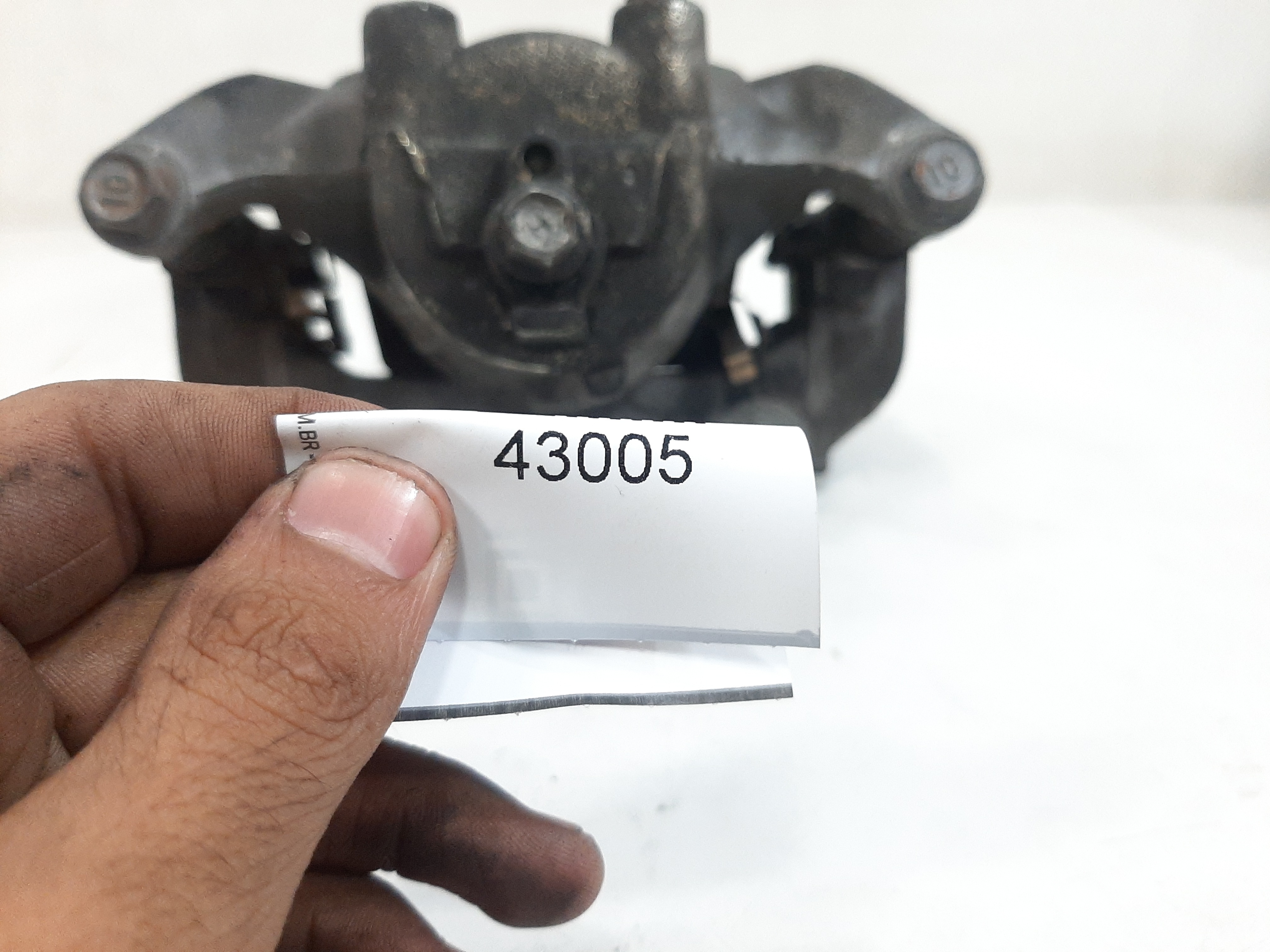 Pinça Dianteira Direita Nissan Versa 2011 2012 A 2019 4