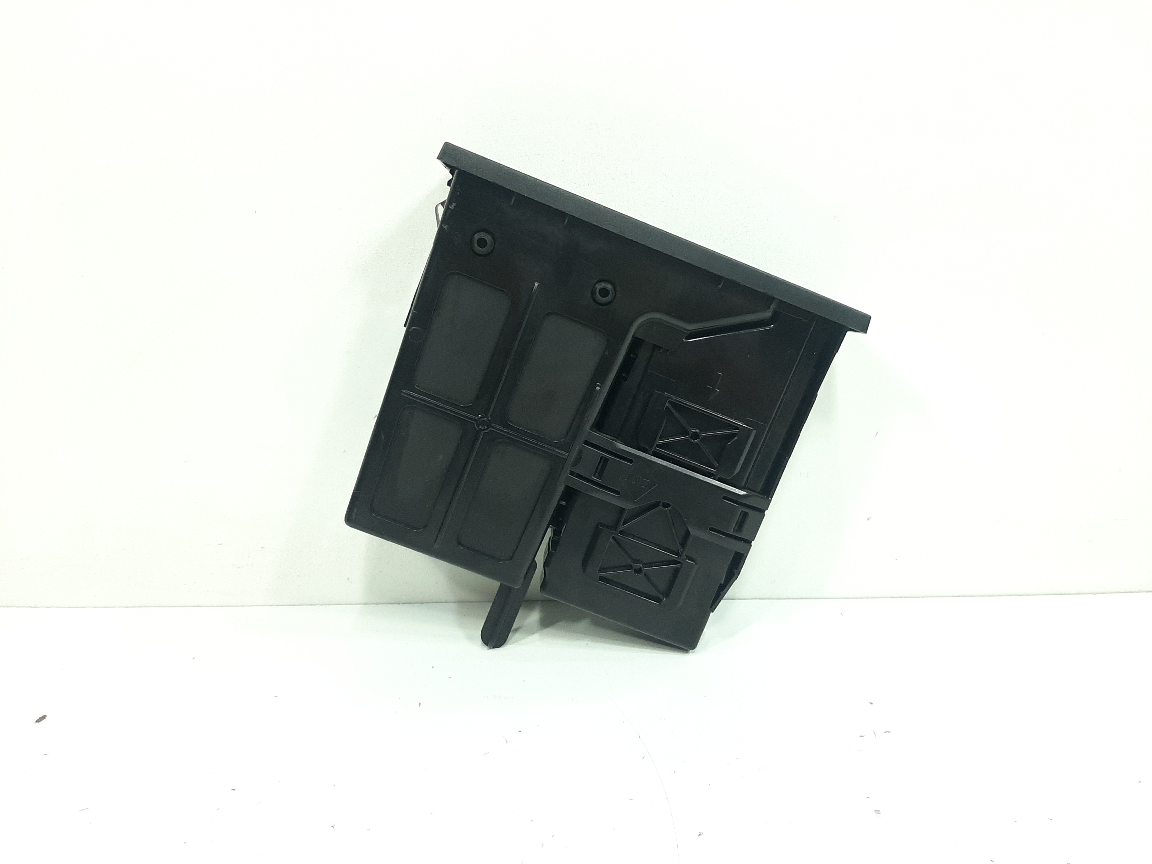 Entrada Auxiliar Porta Luvas Vw Tiguan 2012 A 2017 Jetta 1