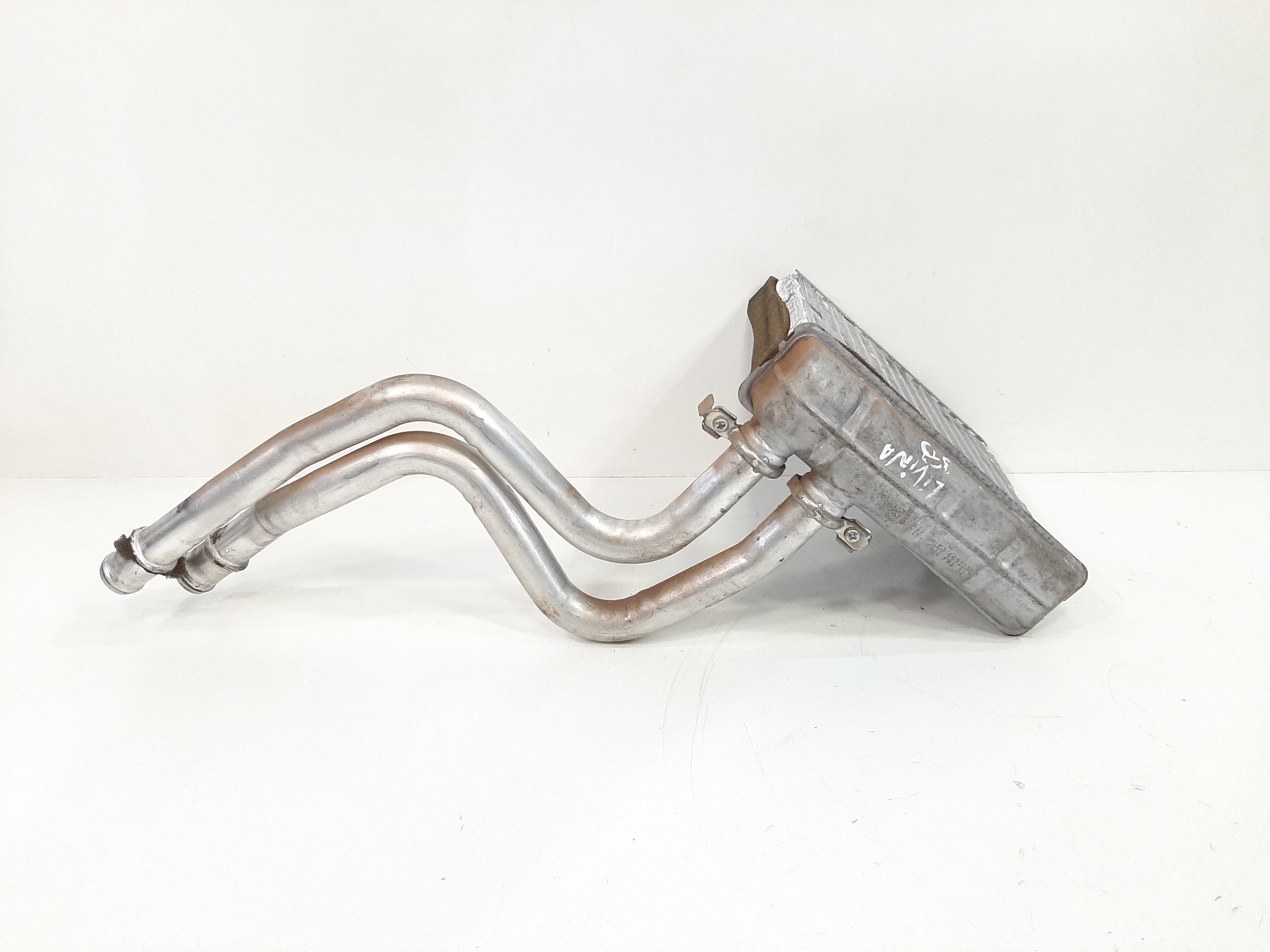 Radiador ar quente Livina 373 2
