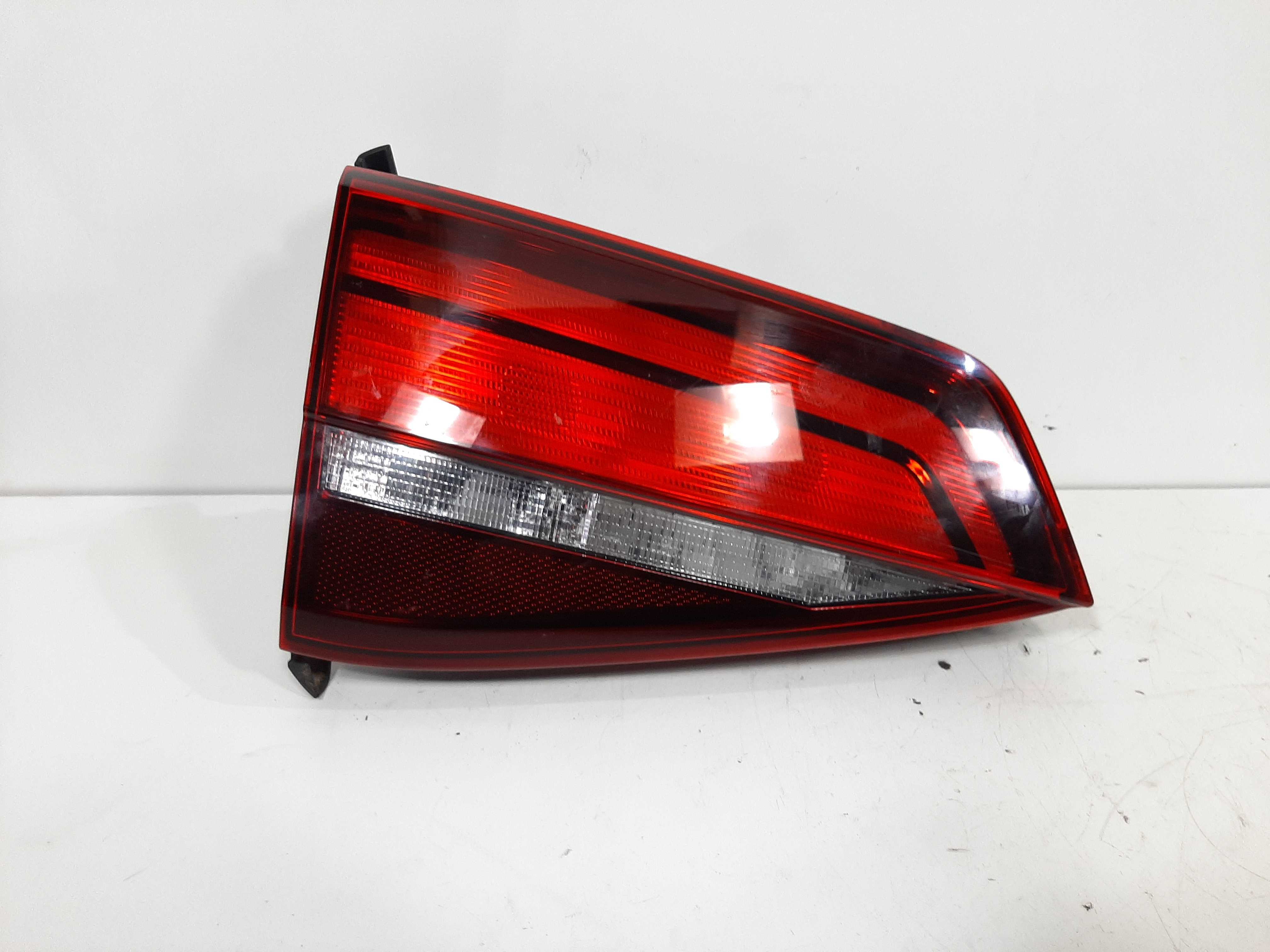 Lanterna Traseira Esquerda Tampa Jetta 2011 2012 2013 A 2018 2