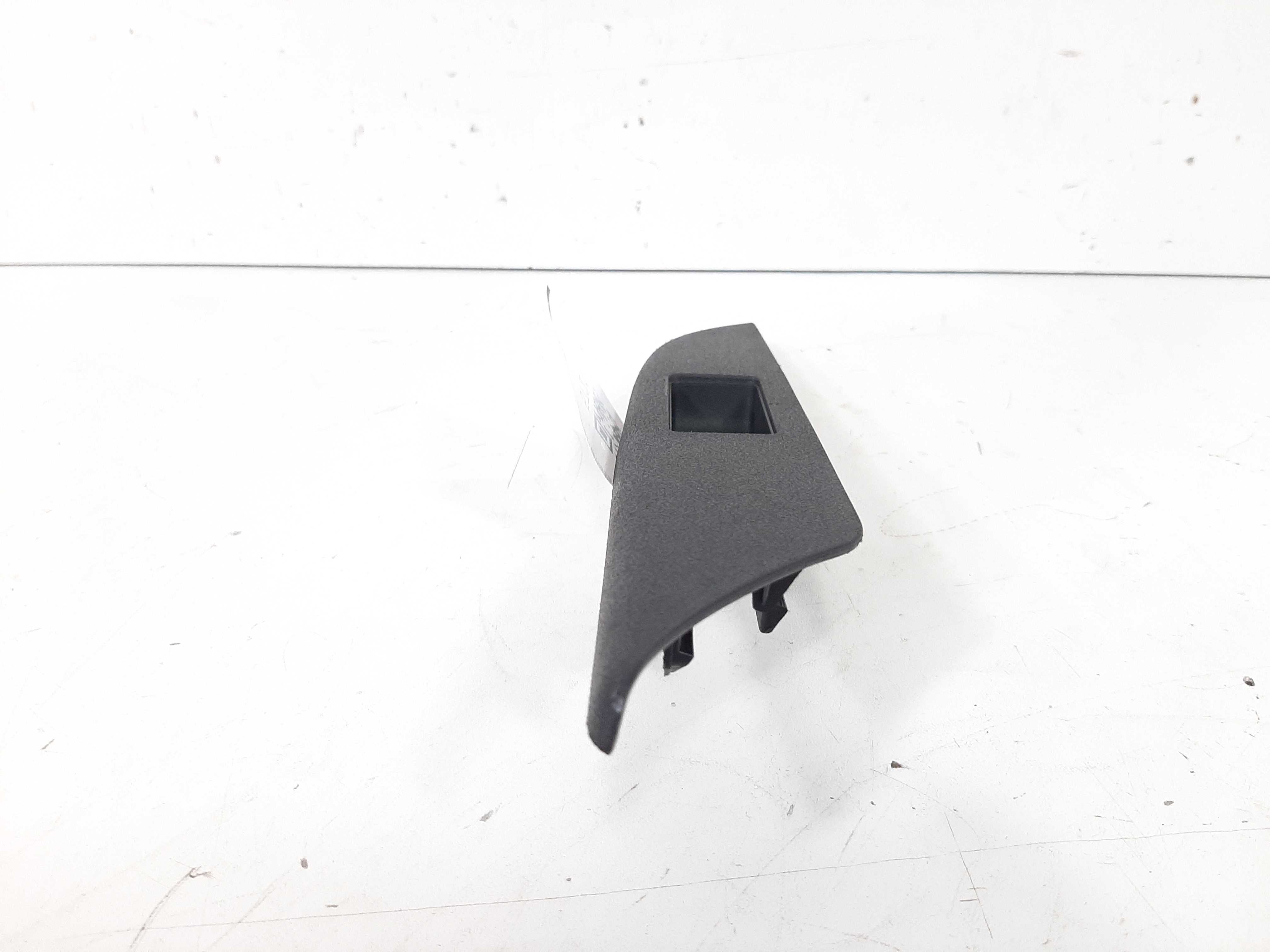 Moldura Botão Vidro Traseiro Direito Nissan March 2013 2014 3