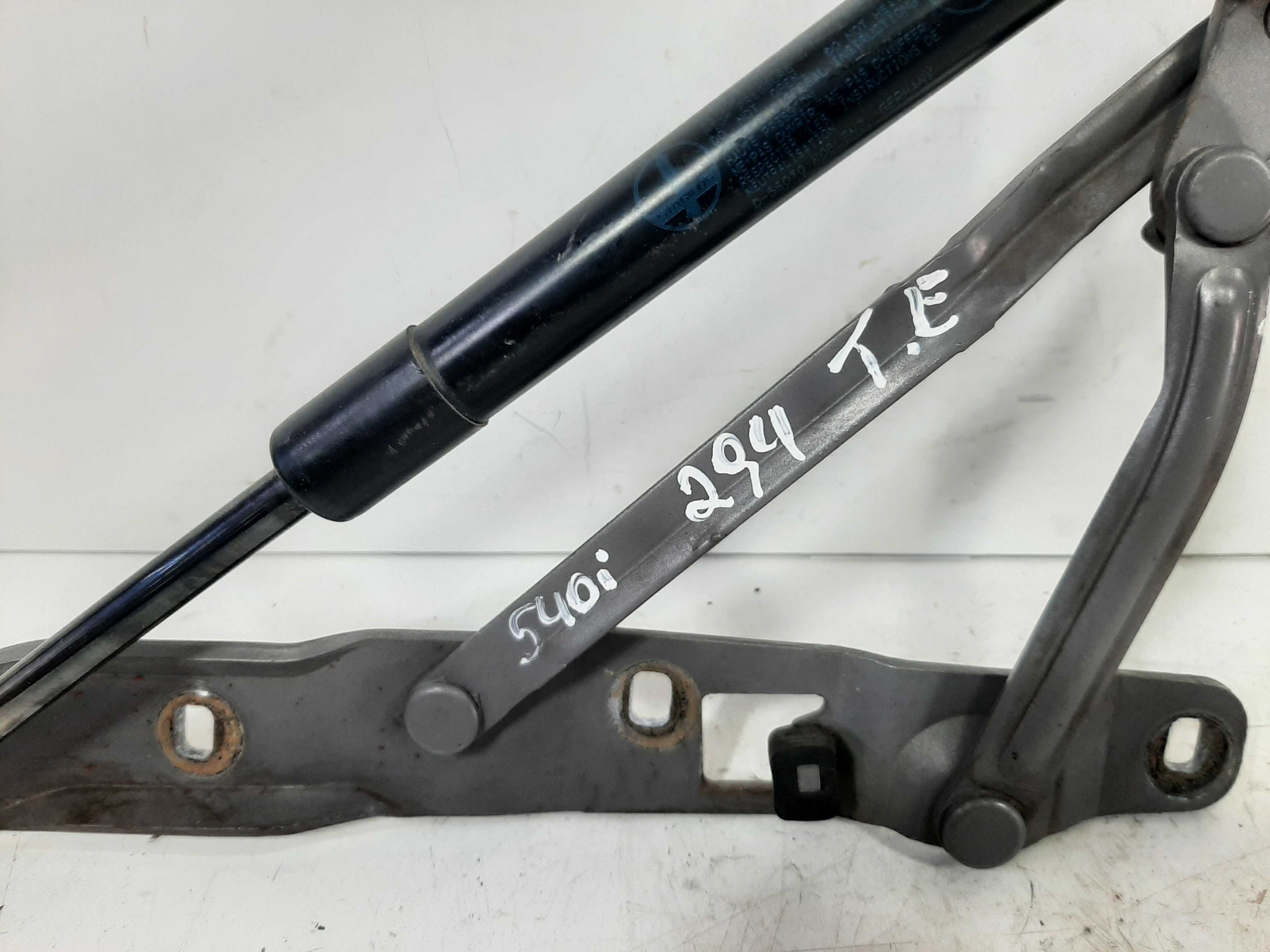Dobradiça Tampa Traseira Esquerda Bmw 540i 96 97 A 2004 8