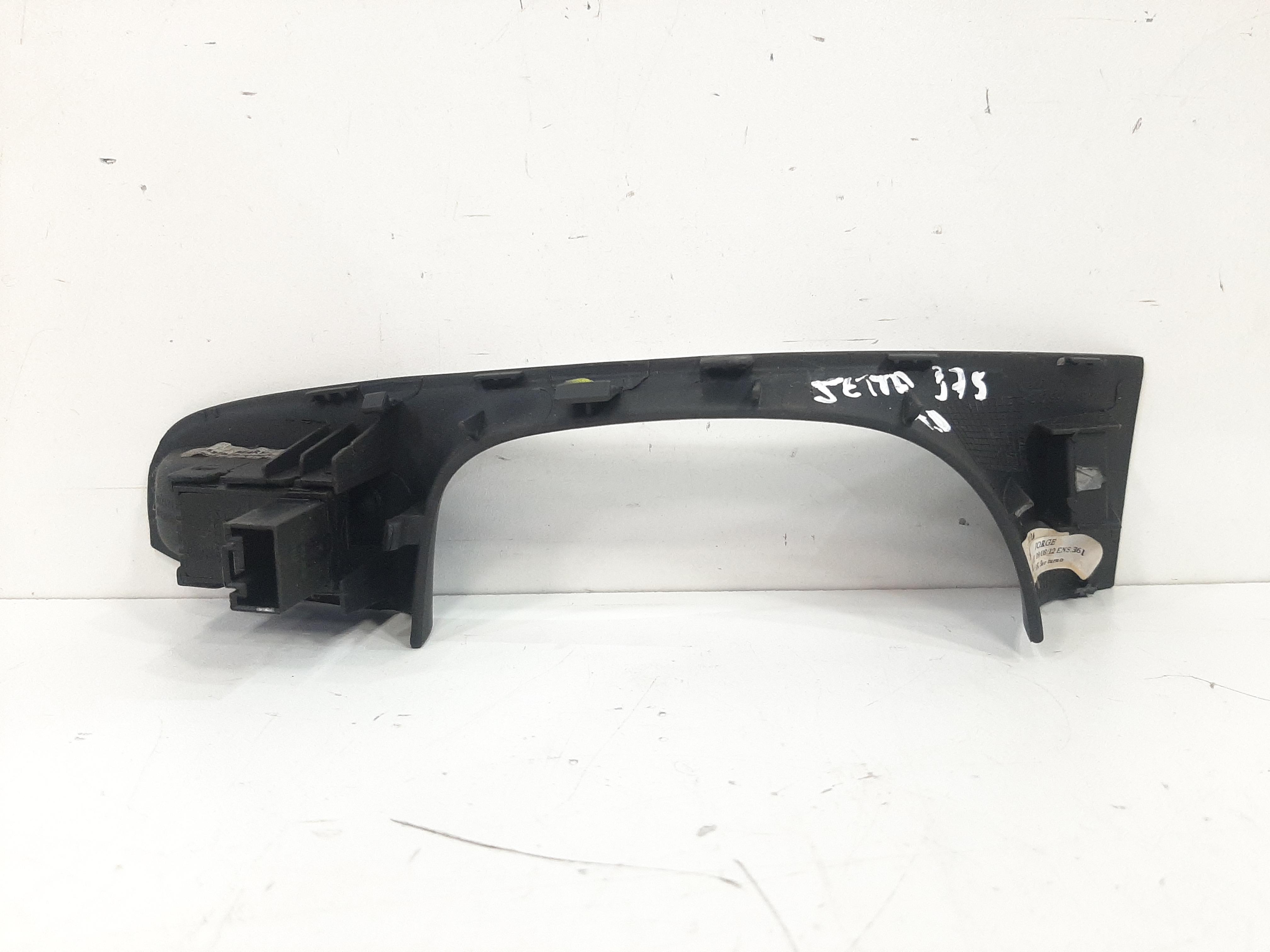 Botão Comando Vidro Dianteiro Direito Vw Jetta  2011 A 2017 8