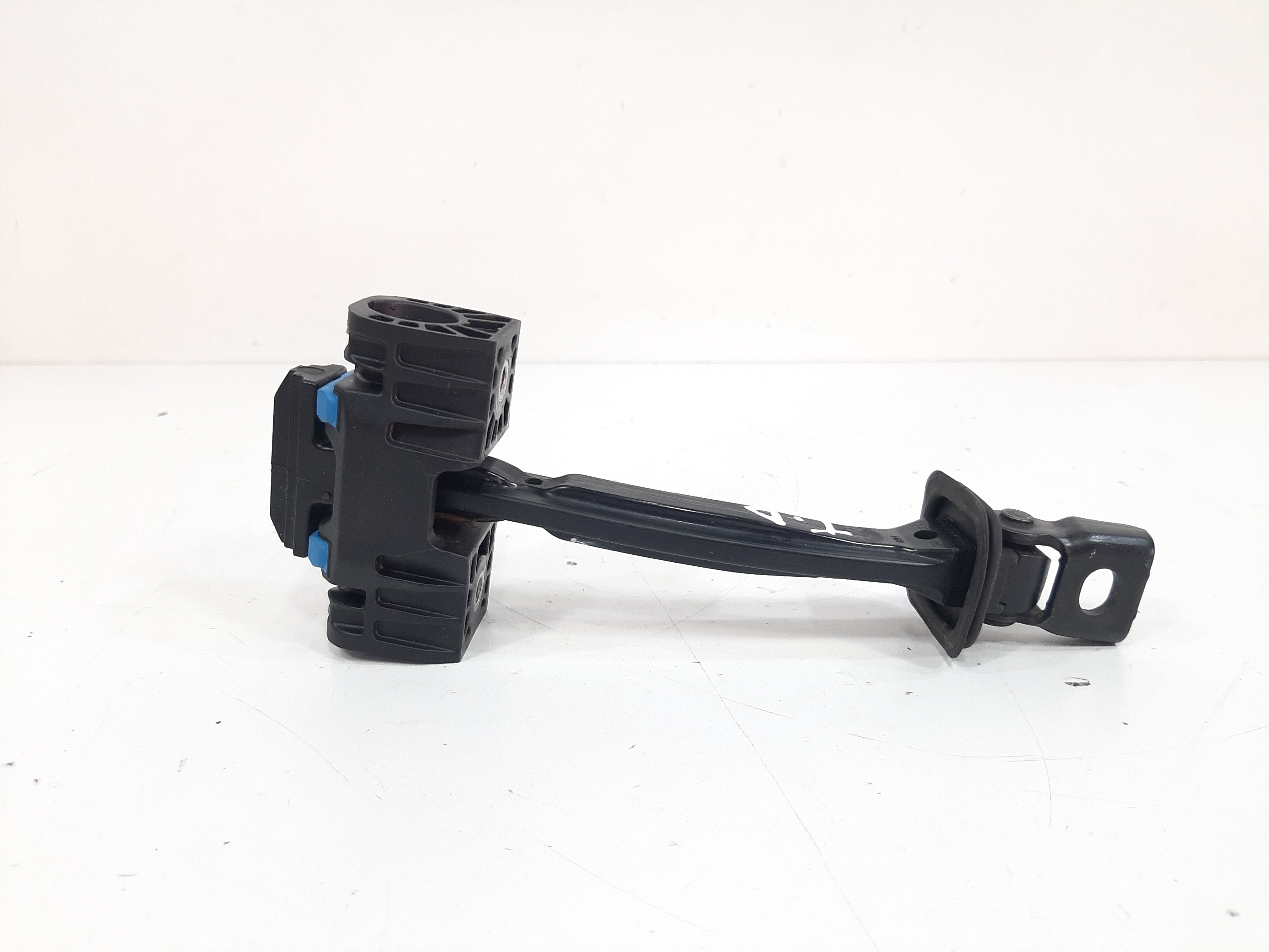 Limitador Porta Traseira Direita Vw Tiguan 2012 2013 A 2017 4