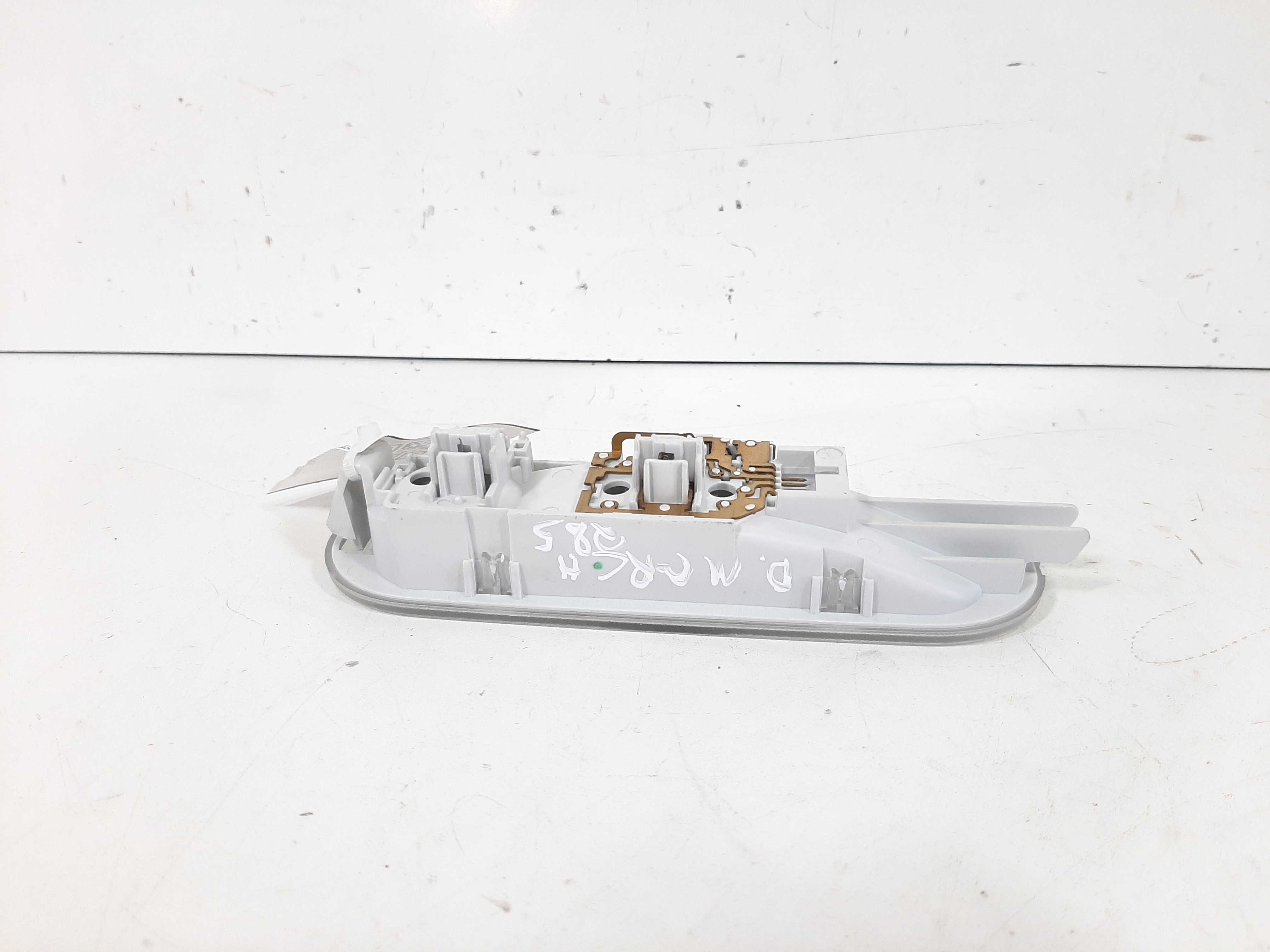Luz Cortesia Dianteiro Nissan March 2012 2013 2014 2015 2016 3
