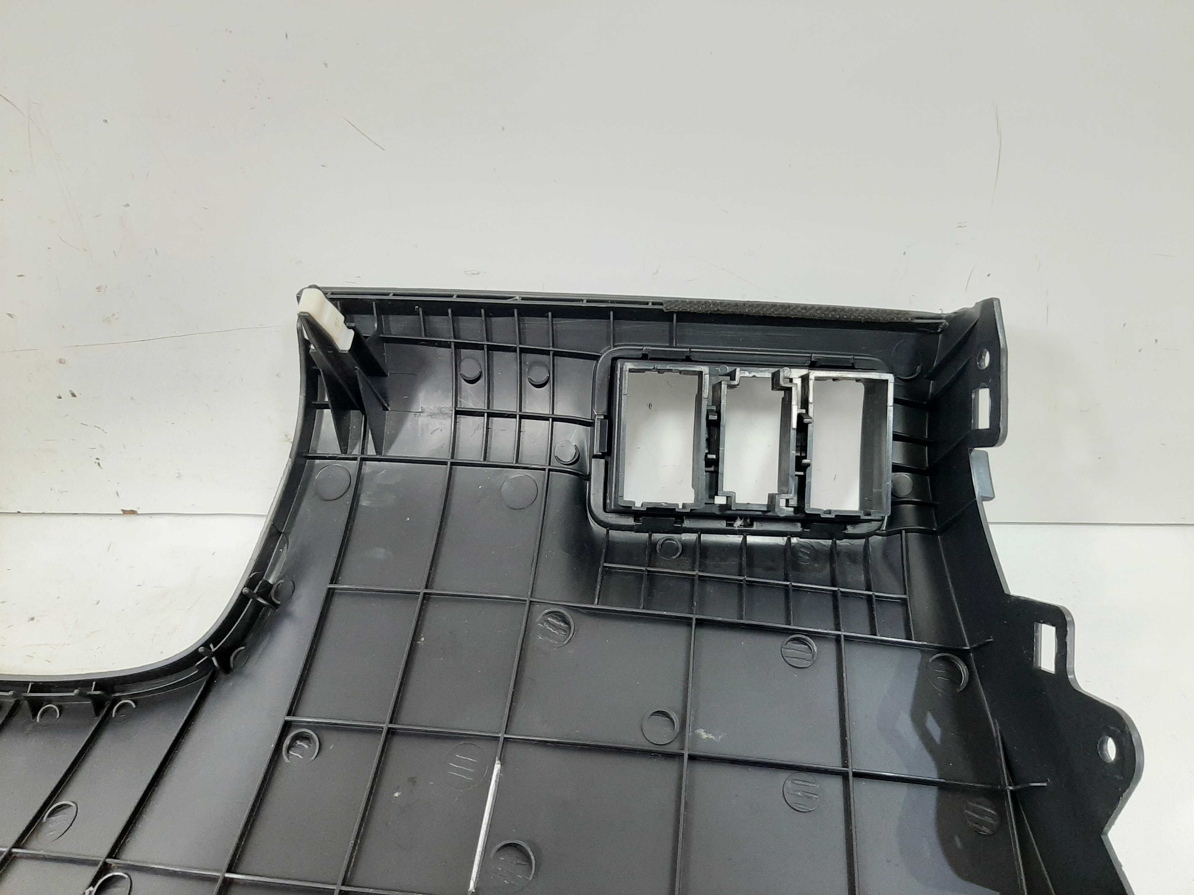 Moldura Inferior Esquerda Painel Hyundai I30 2009 A 2012 2