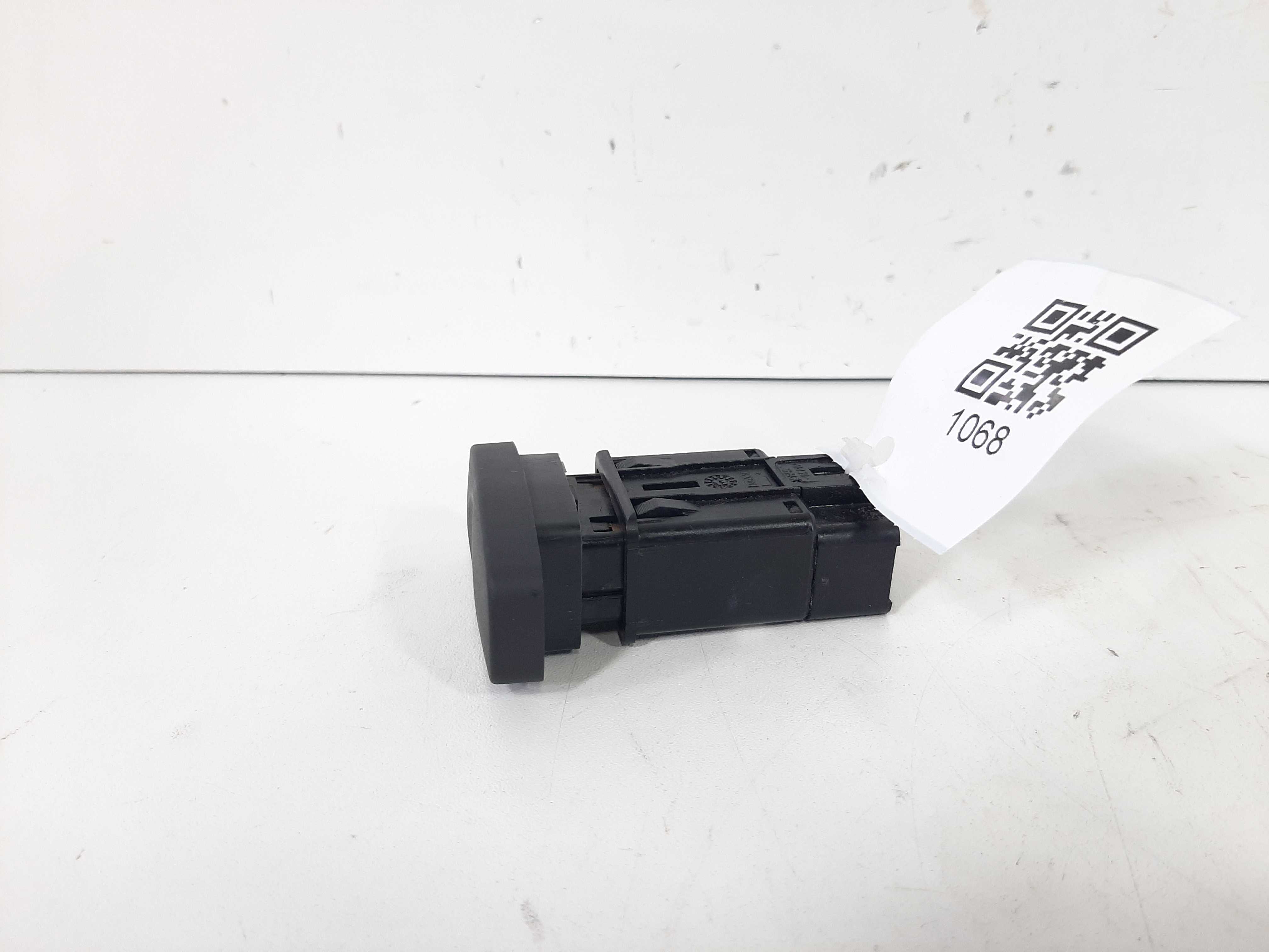 Botão Pisca Alerta Duster 2011 2012 2013 2014 2015 A 2018 4