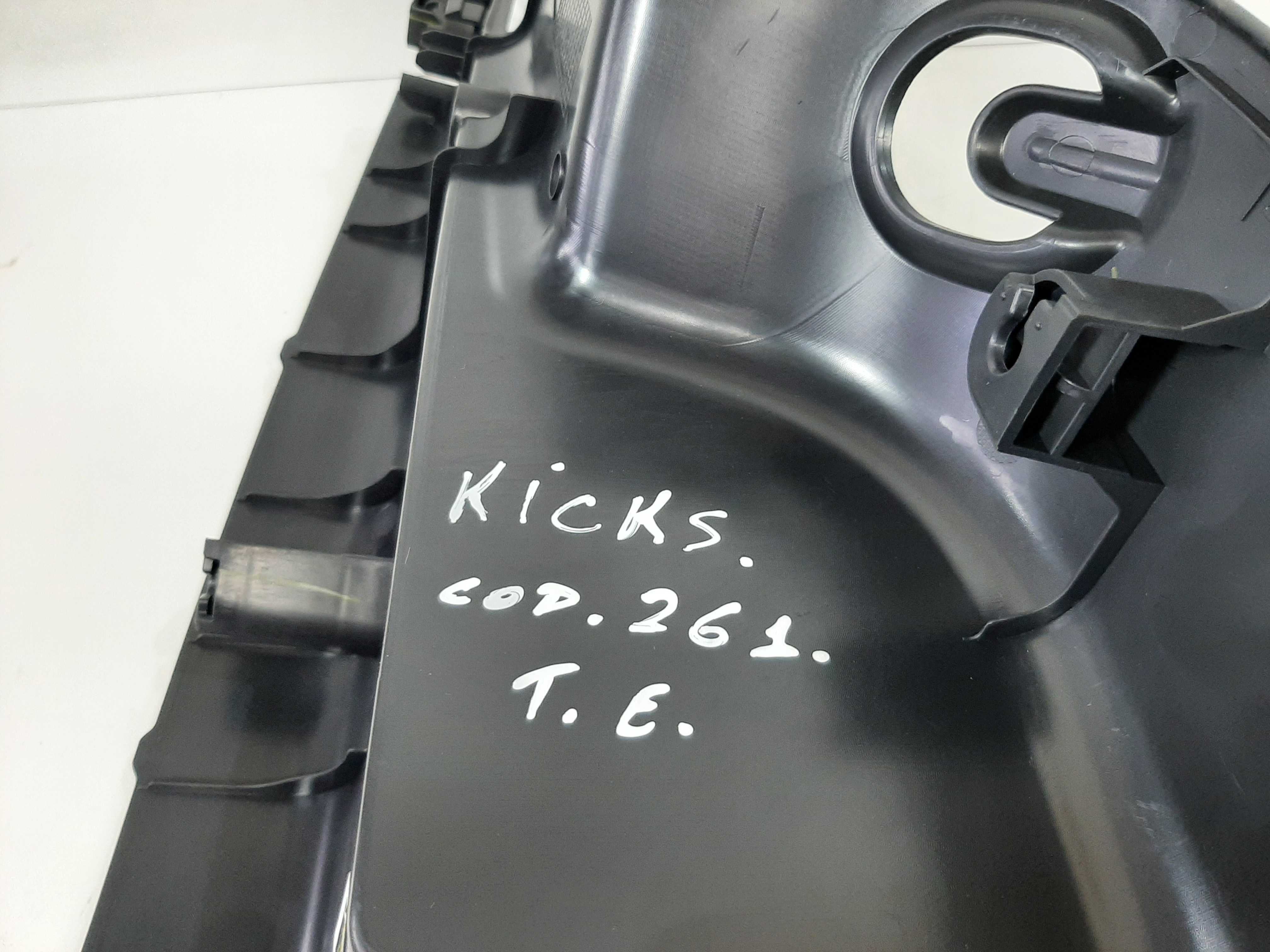 Acabamento Coluna Traseira Esquerda Nissan Kicks 2015 A 2020 6