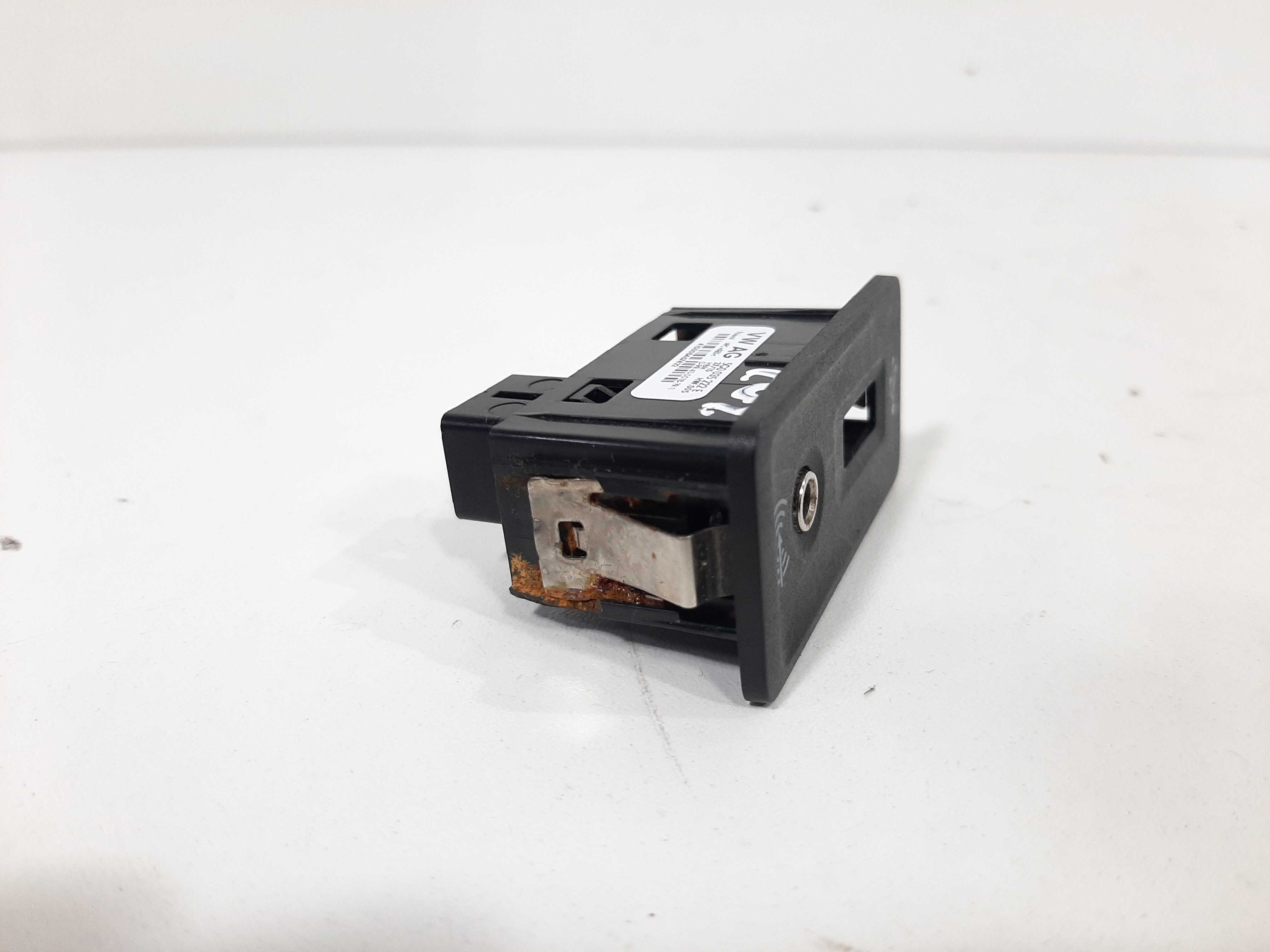 Conector Usb Cabo Auxiliar Vw Jetta 2012 2013 2014 A 2018 7