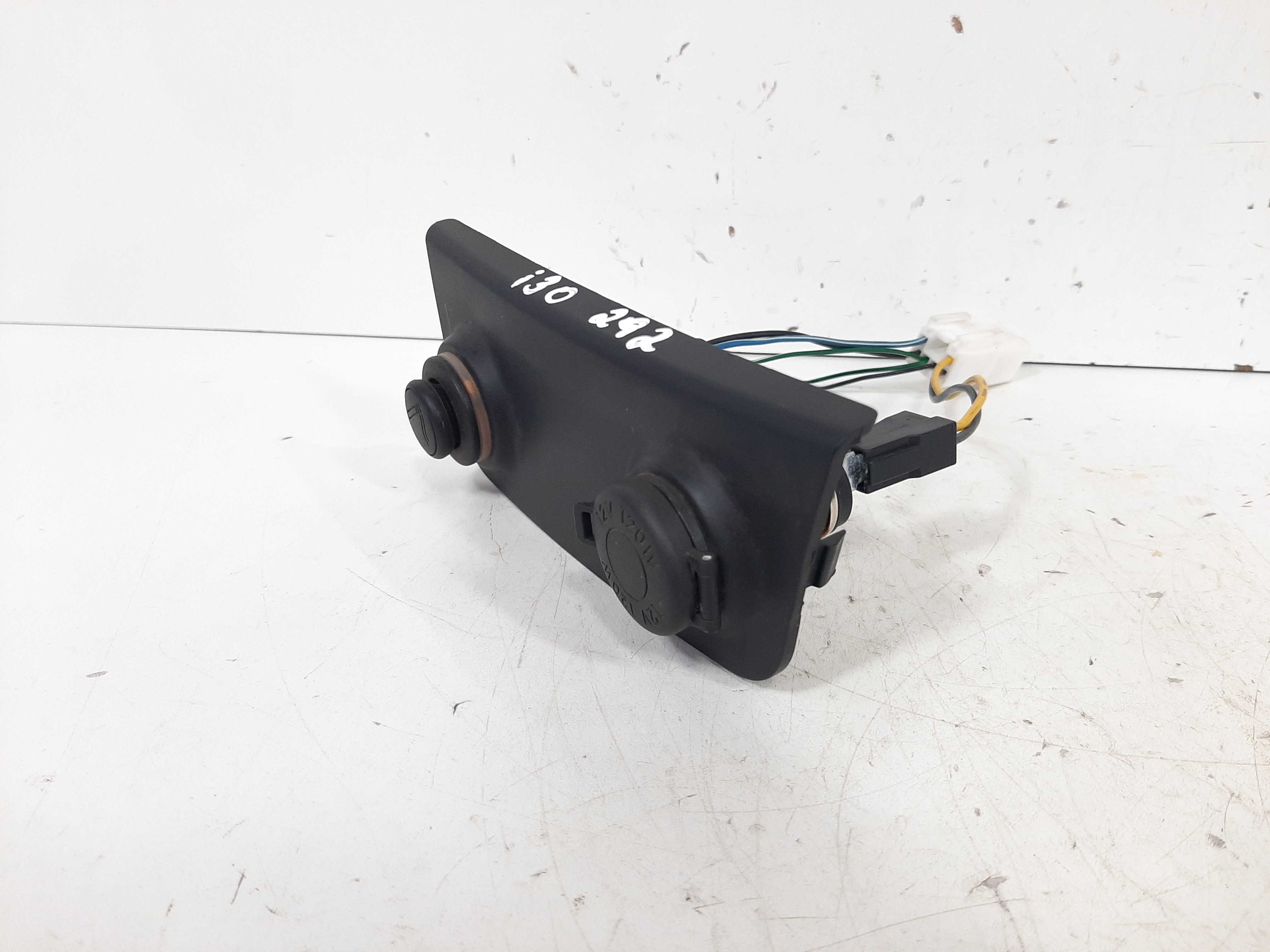 Tomada 12v Acendedor Cigarro Hyundai I30 2009 2010 A 2012 3