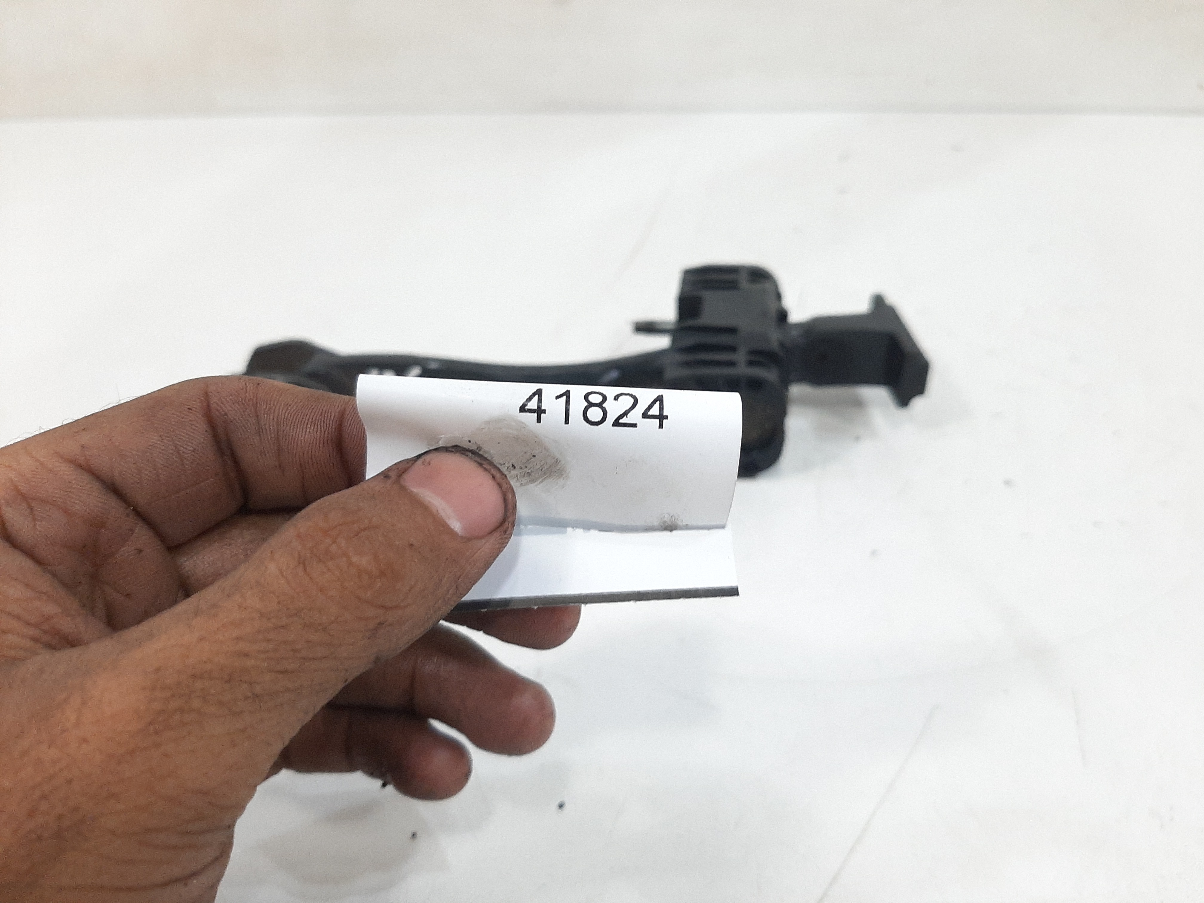 Limitador Porta Dianteira Esquerda Gm Vectra Gt 2008 A 2011 1