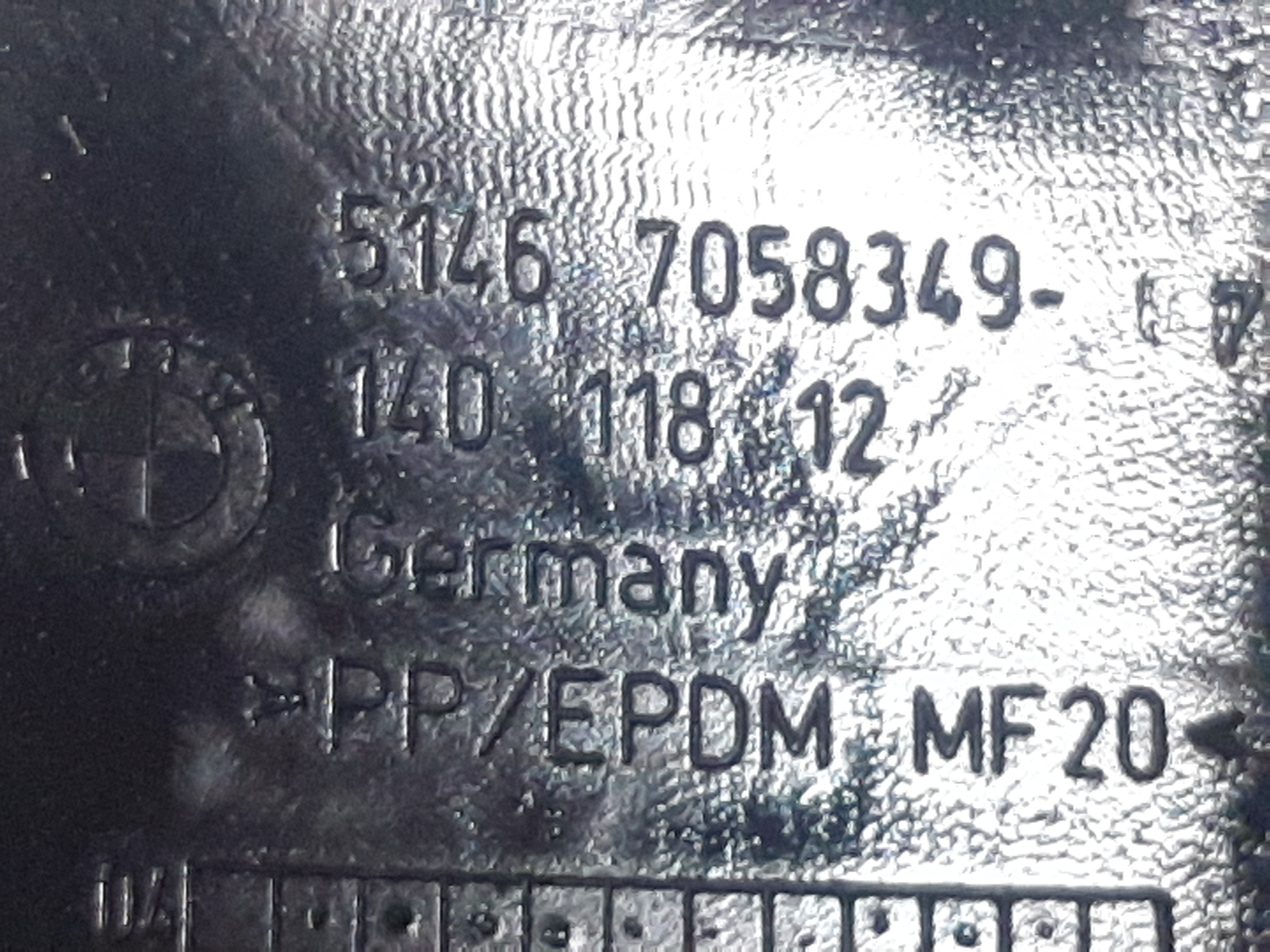Suporte Esquerdo Bagagito Porta Malas Bmw 120i 2006 A 2012 3