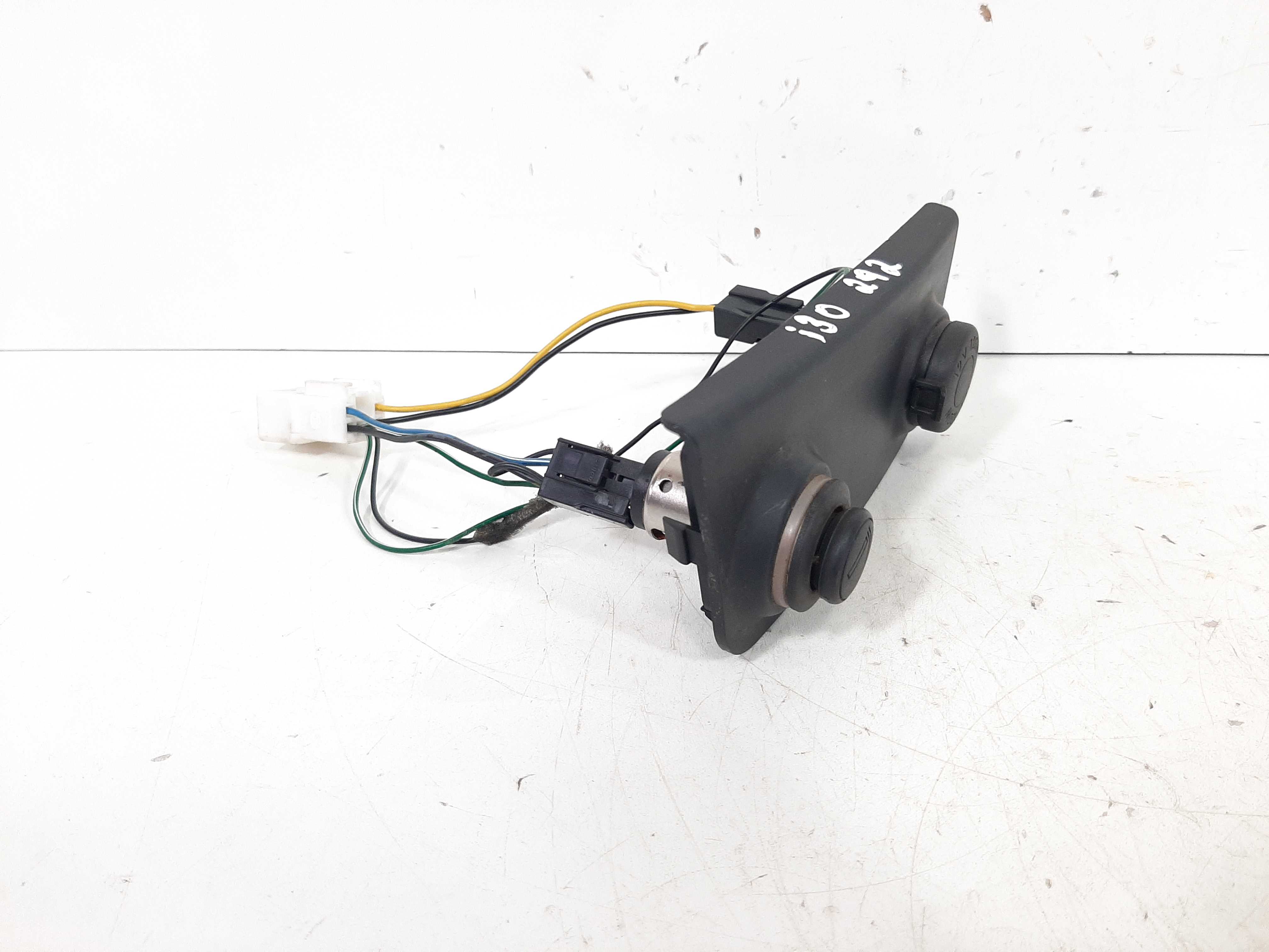 Tomada 12v Acendedor Cigarro Hyundai I30 2009 2010 A 2012 4