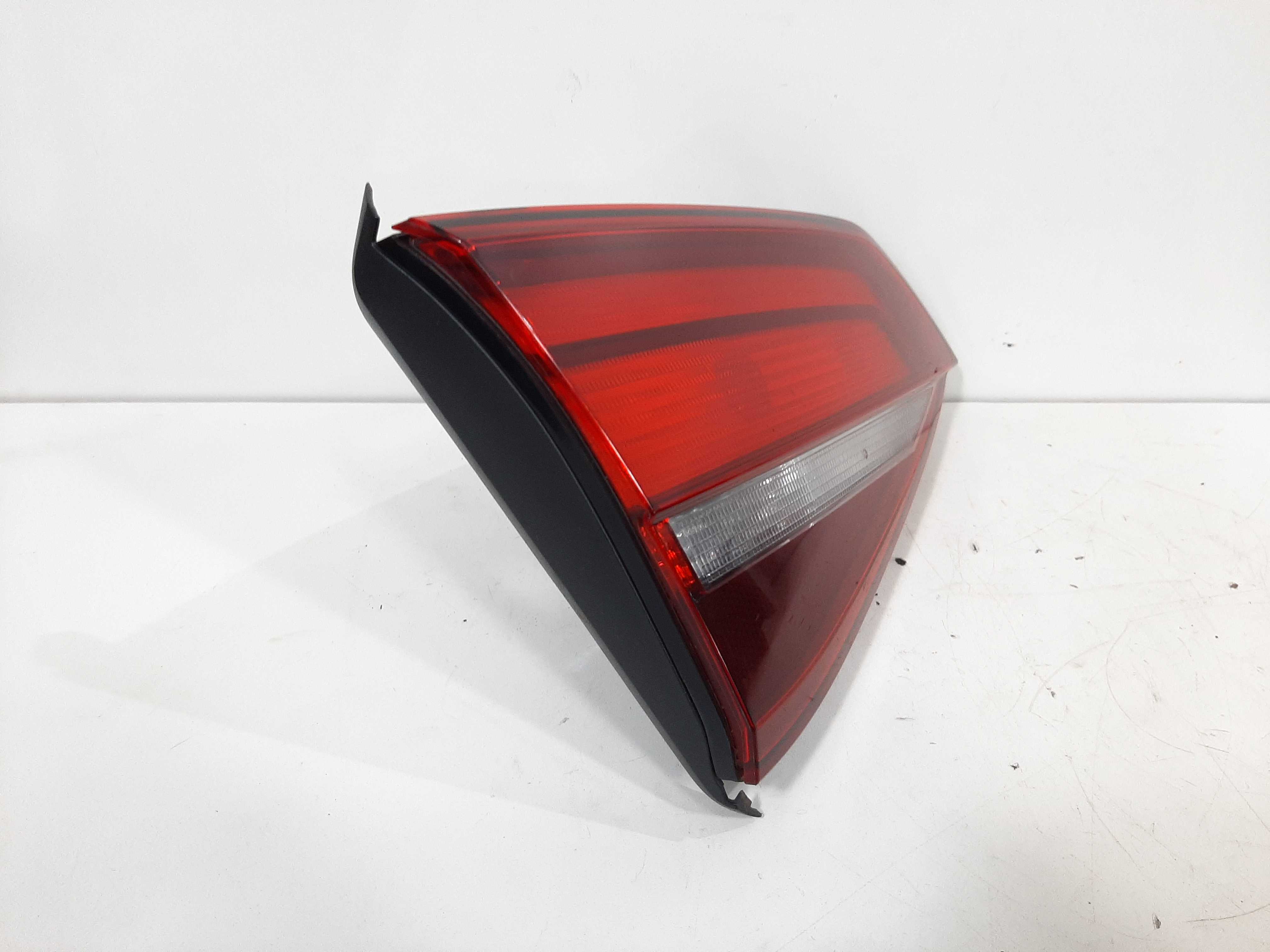 Lanterna Traseira Esquerda Tampa Jetta 2011 2012 2013 A 2018 1