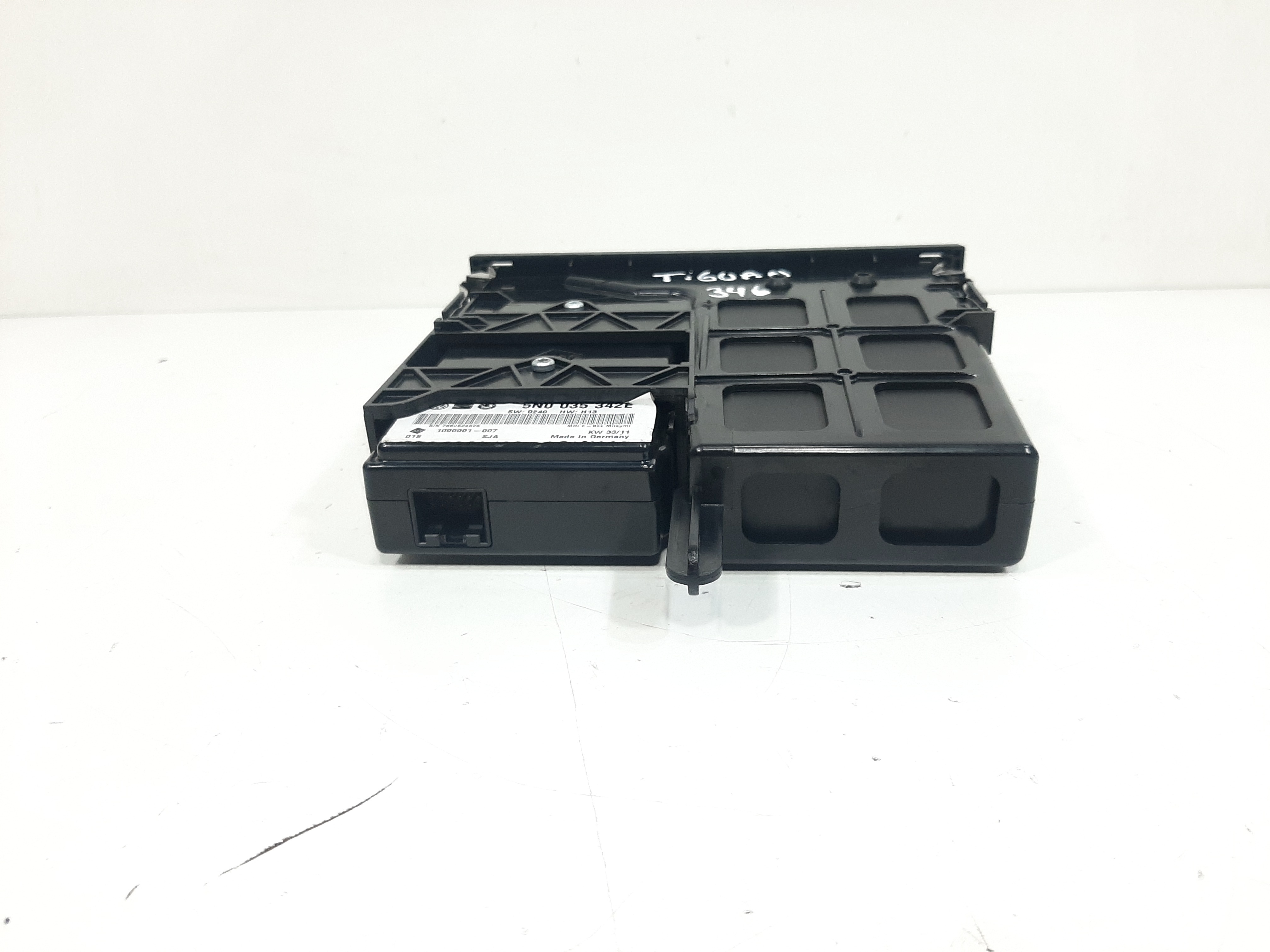 Entrada Auxiliar Porta Luvas Vw Tiguan 2012 A 2017 Jetta 8