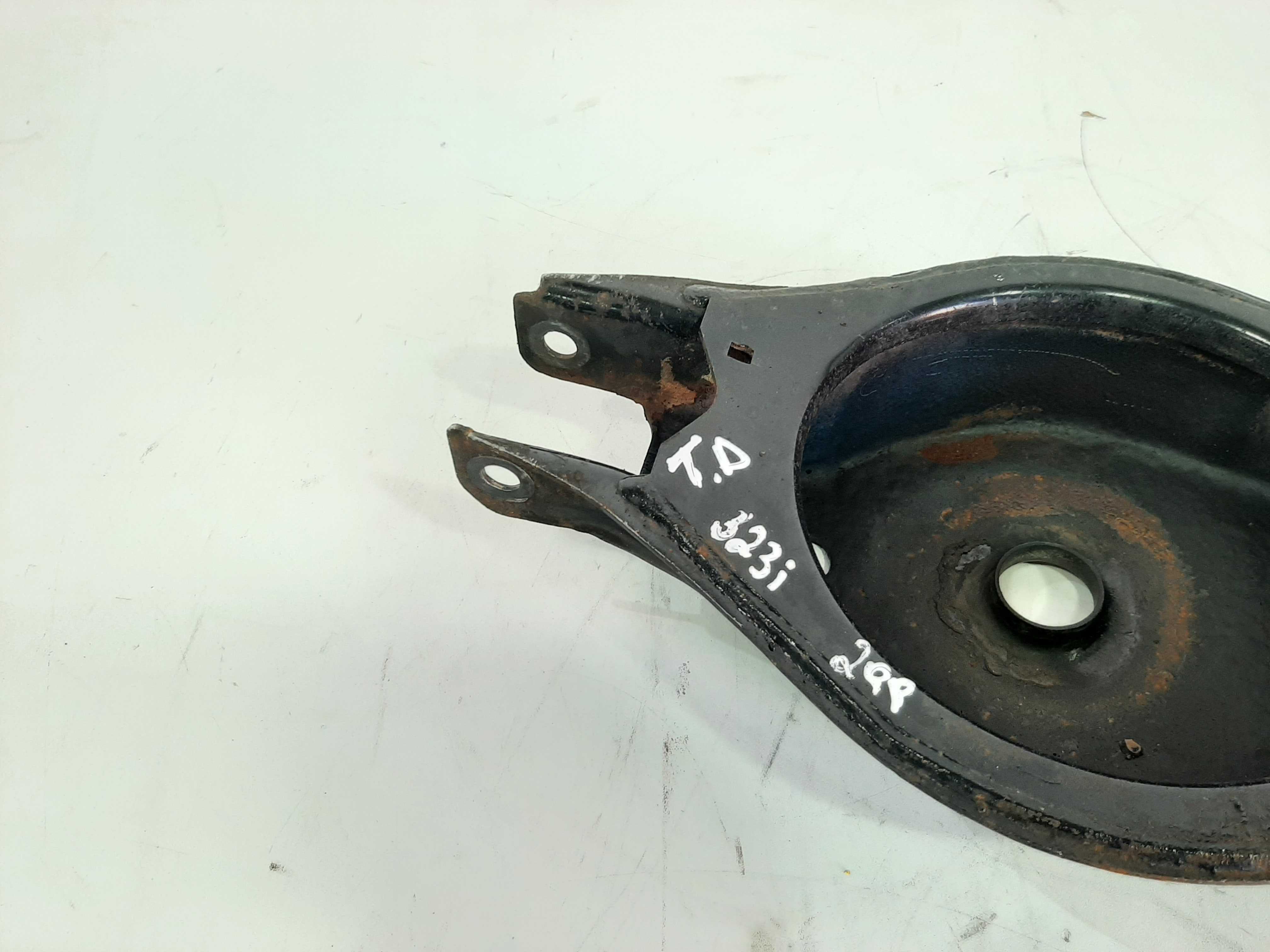 Bandeja Suspensão Traseiro Direito Bmw 323i 1991 1992 A 2000