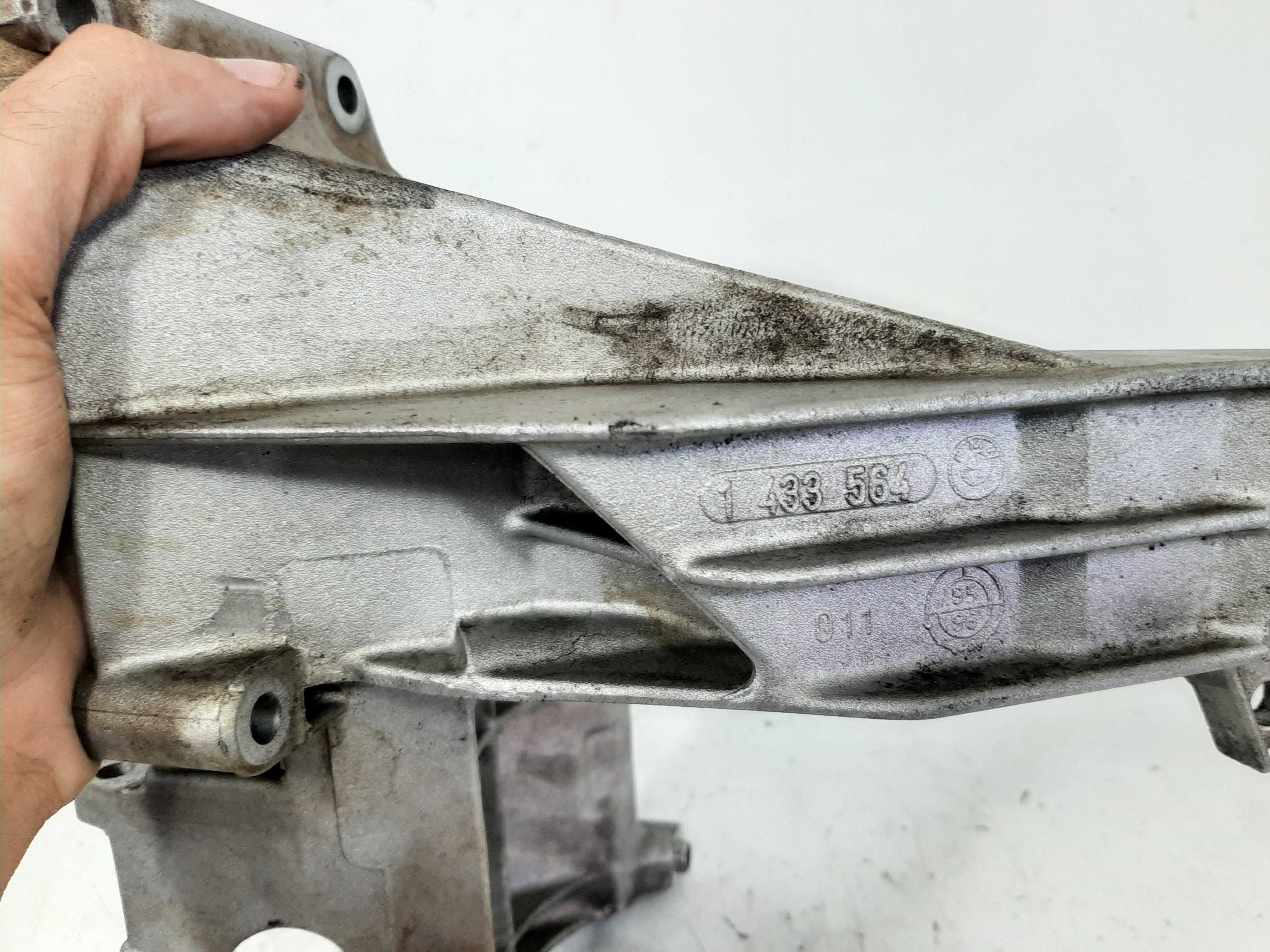 Suporte Coxim Compressor De Ar Bmw 540i E39 1996 A 2004 4.4 8