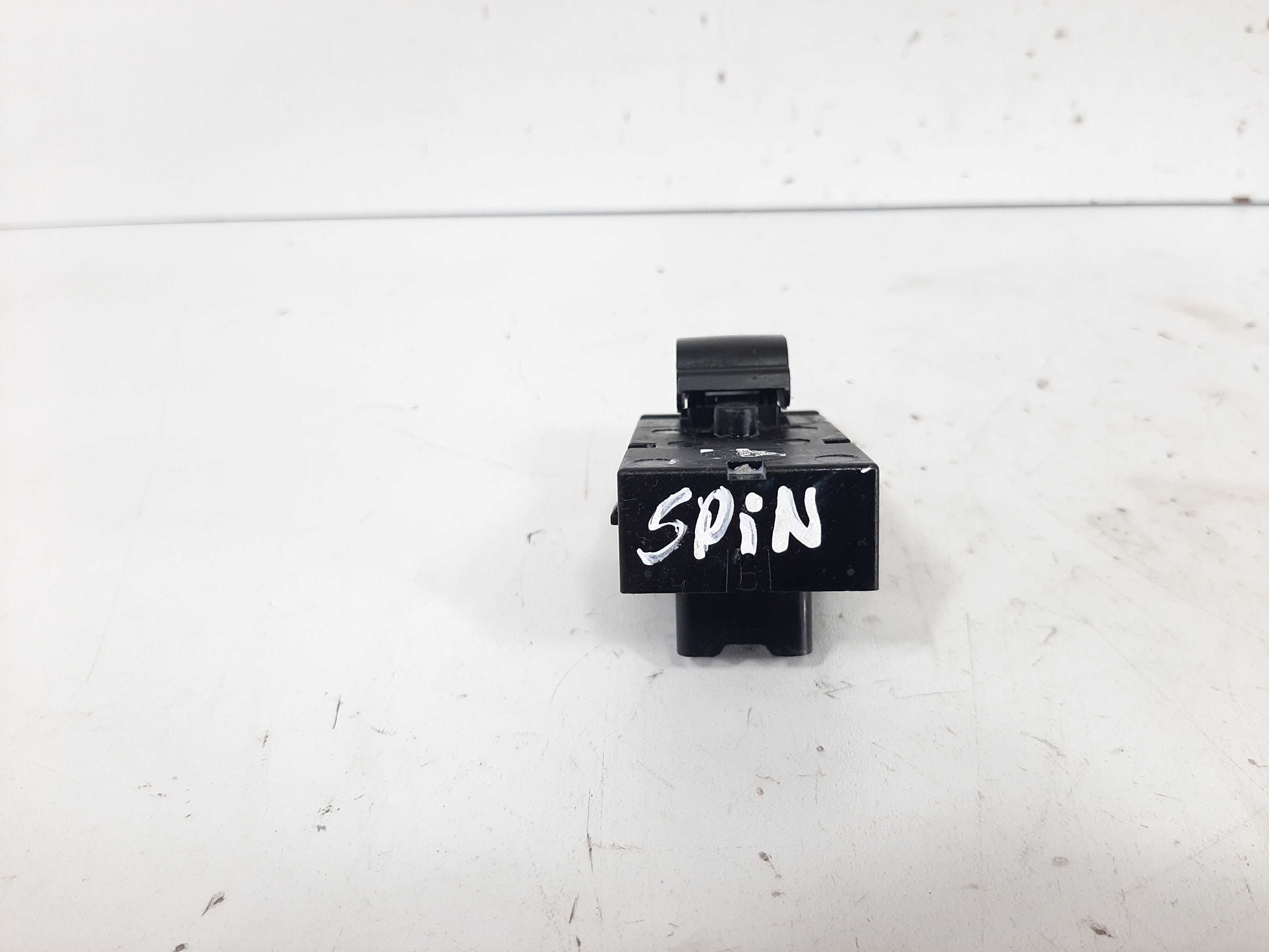 Botão Comando Vidro Traseiro Direito Gm Spin 2012 A 2017 1