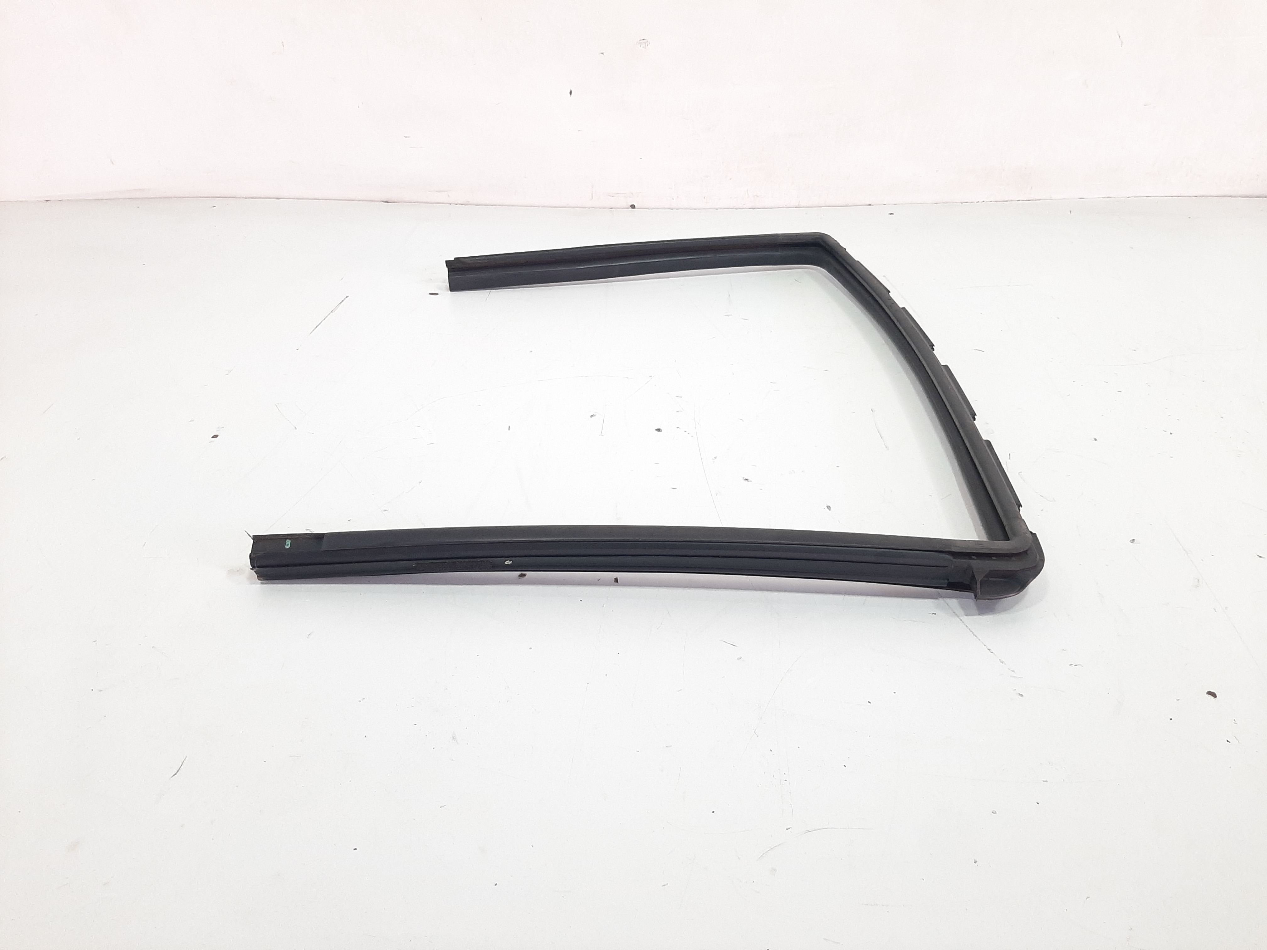 Moldura Borracha Porta Traseira Direita Livina 2010 A 2014 3