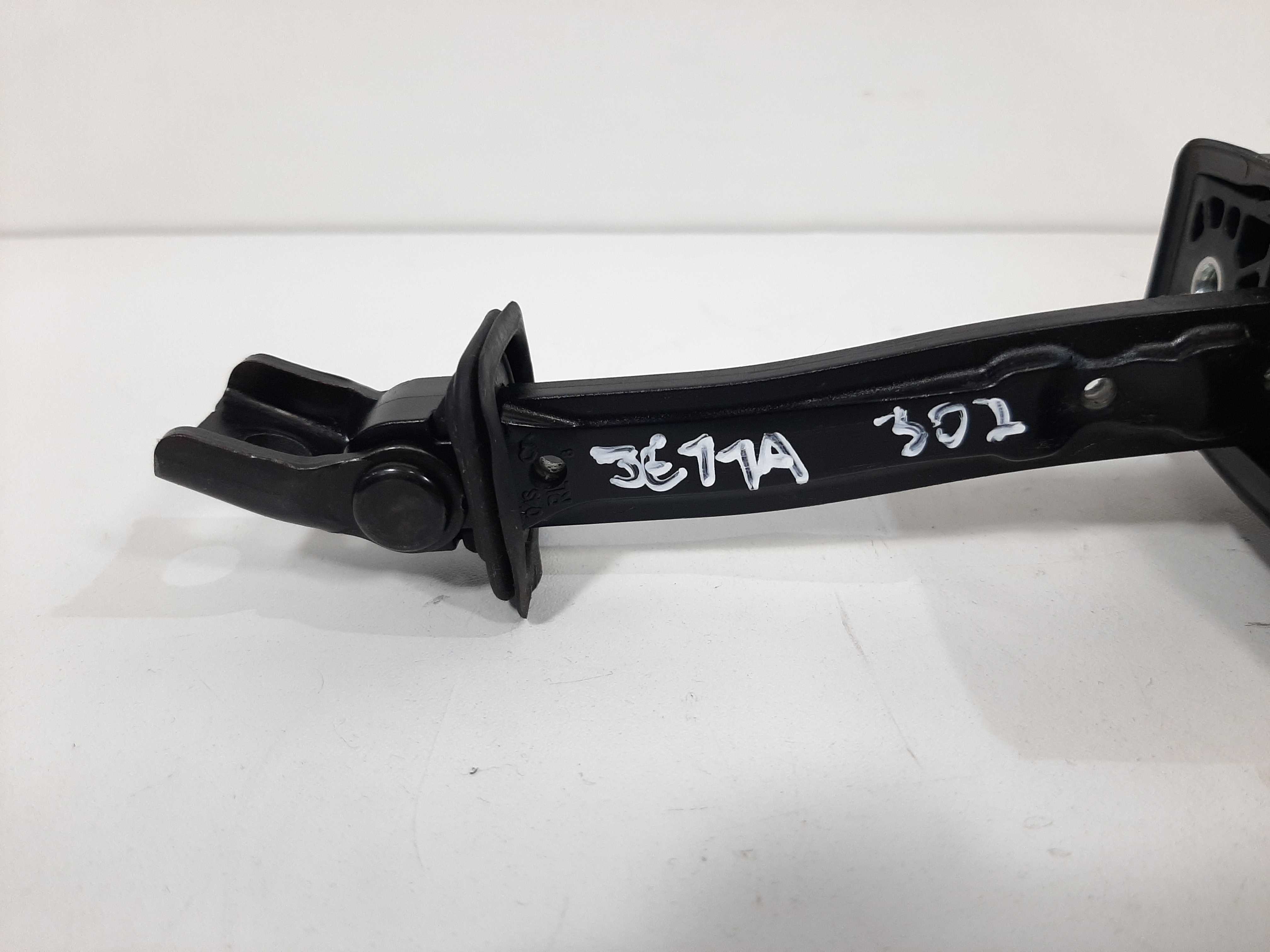 Limitador Porta Traseiro Direito Vw Jetta 2011 2012 A 2018 1