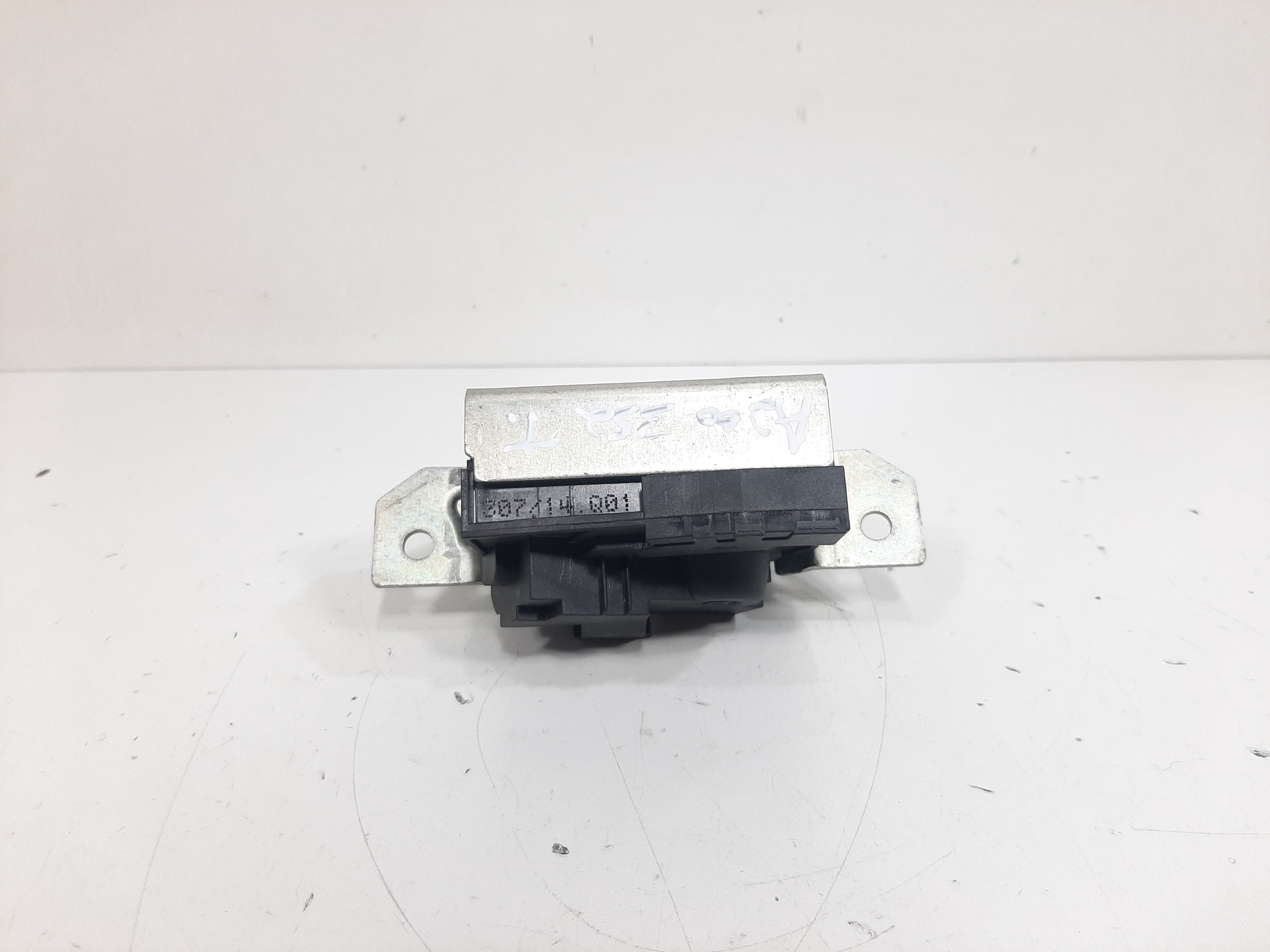 Fechadura Portamalas Mercedes Benz A200 W176 2013 A 2018 2
