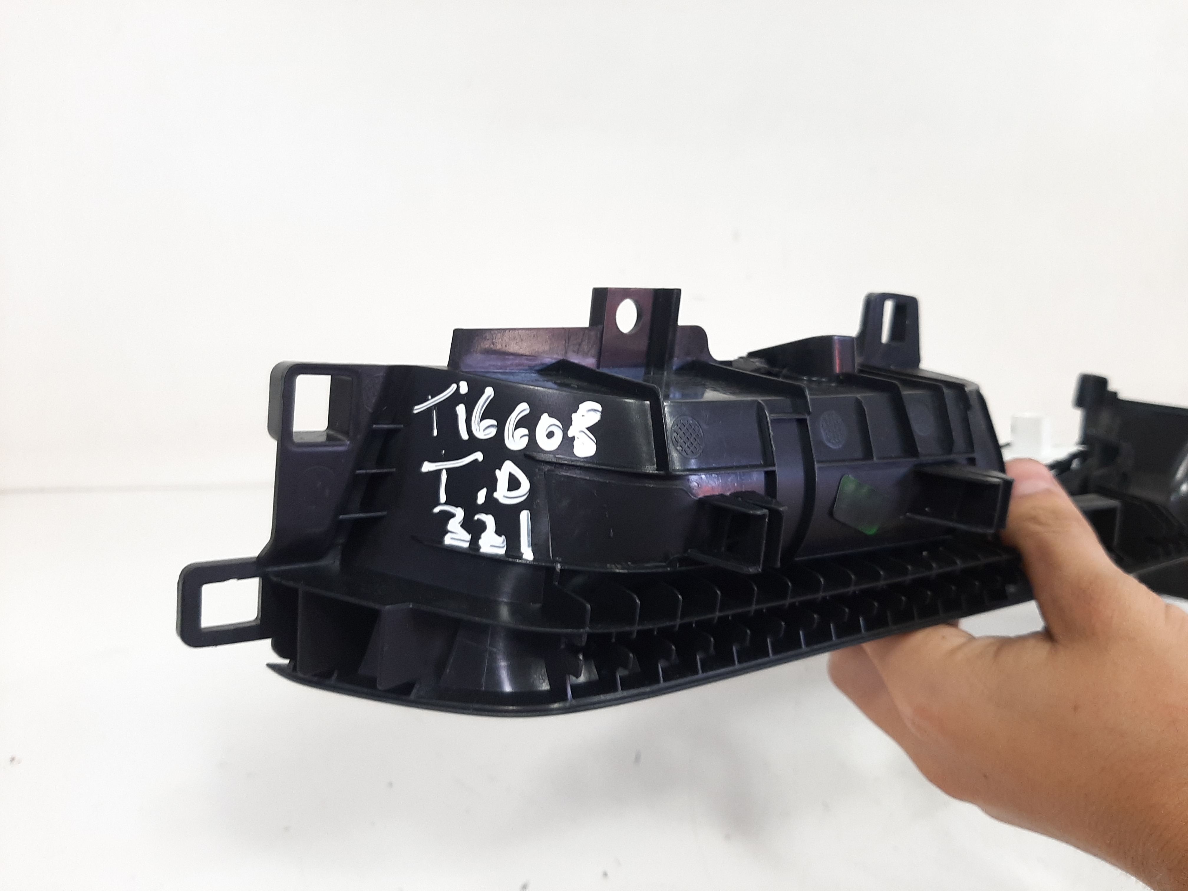 Comando Vidro Elétrico Traseiro Direito Tiggo 8 2019 A 2022 6