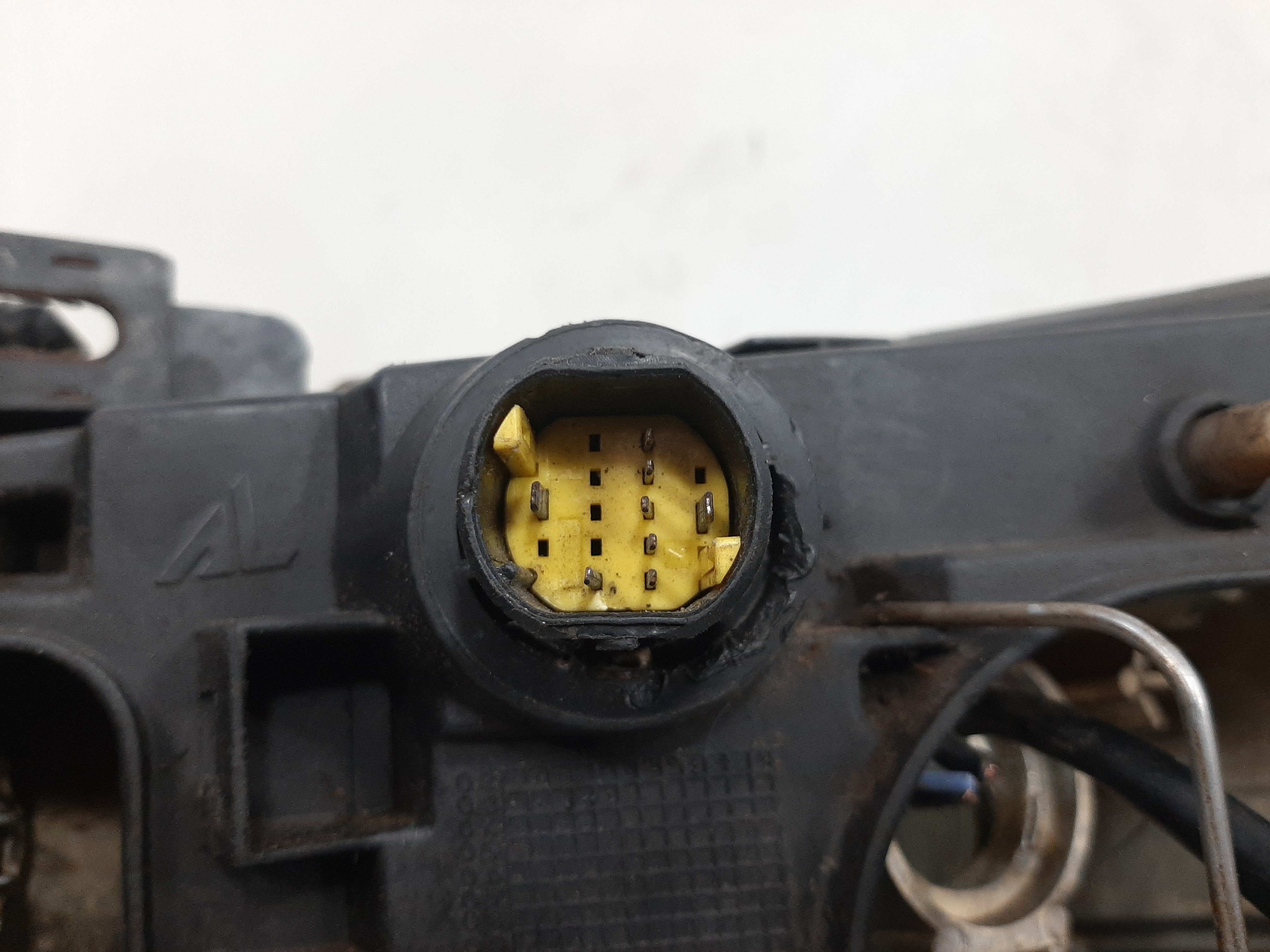Farol Direito Projetor Adaptado Stilo 2003 A 2011 C/ Avaria 9