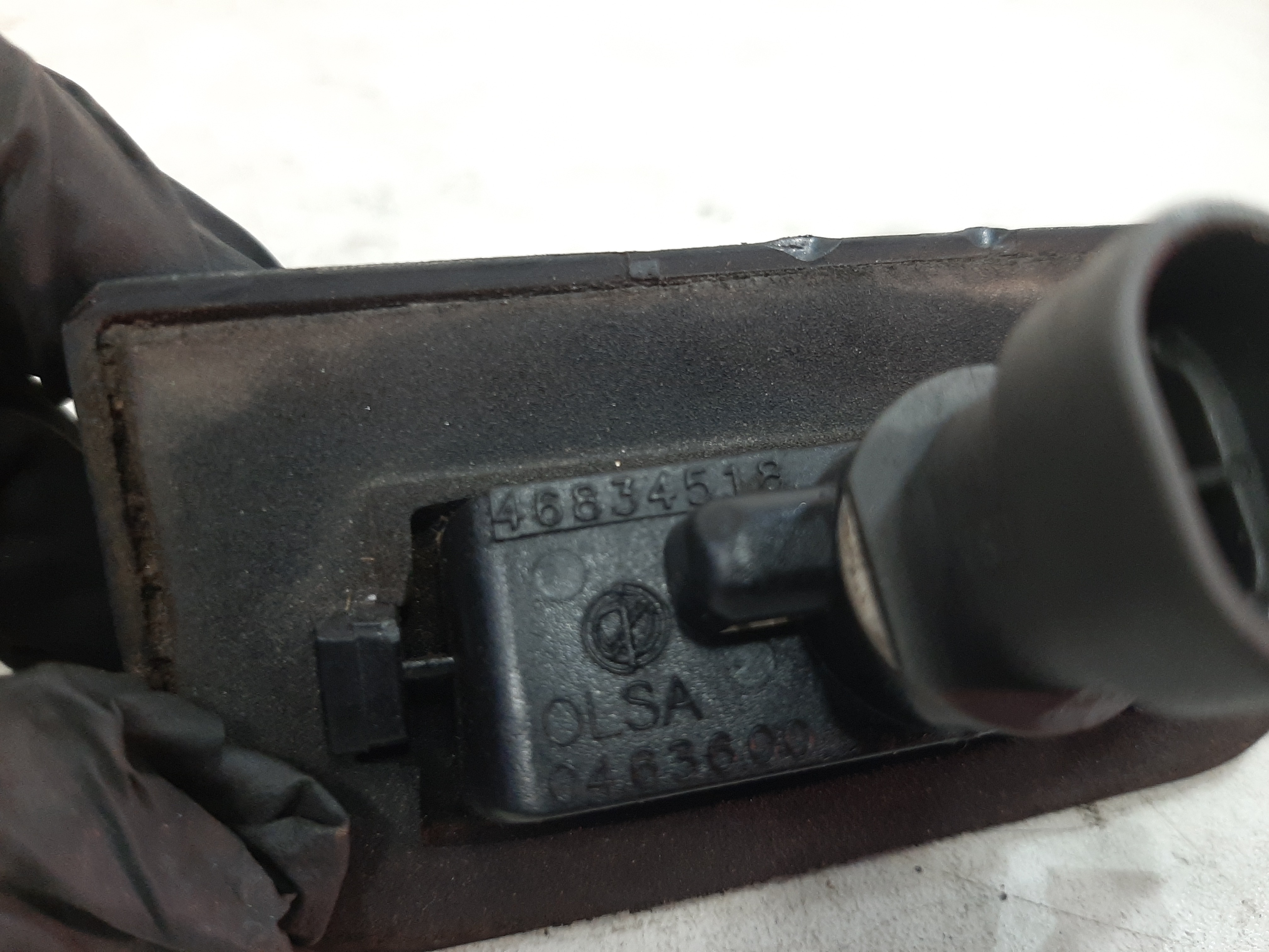 Luz Placa Direita Fiat Doblo 2002 2003 2004 A 2009 46834518 8