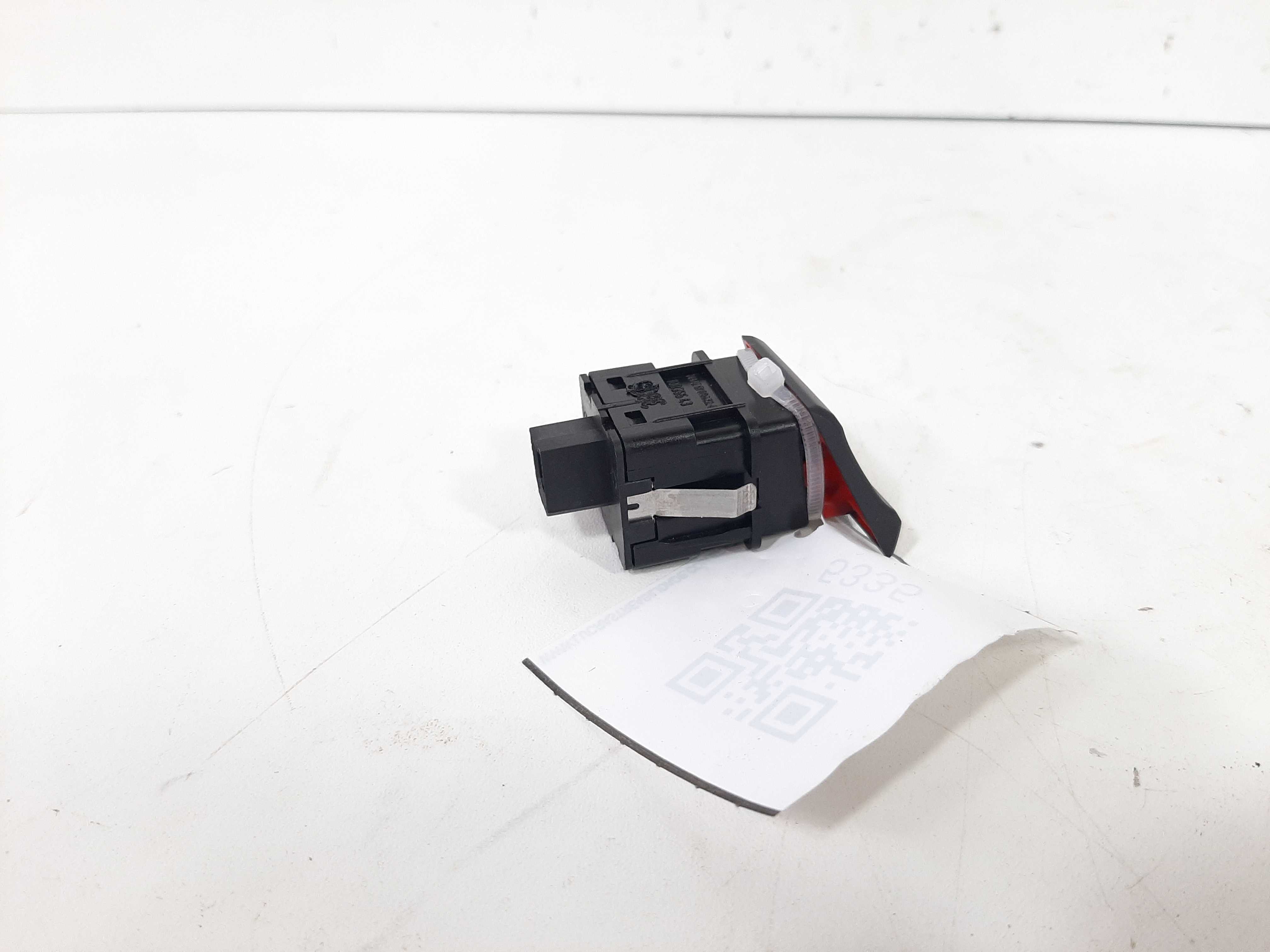 Botão Interruptor Pisca Alerta Gm Onix 2013 2014 2015 A 2019 6