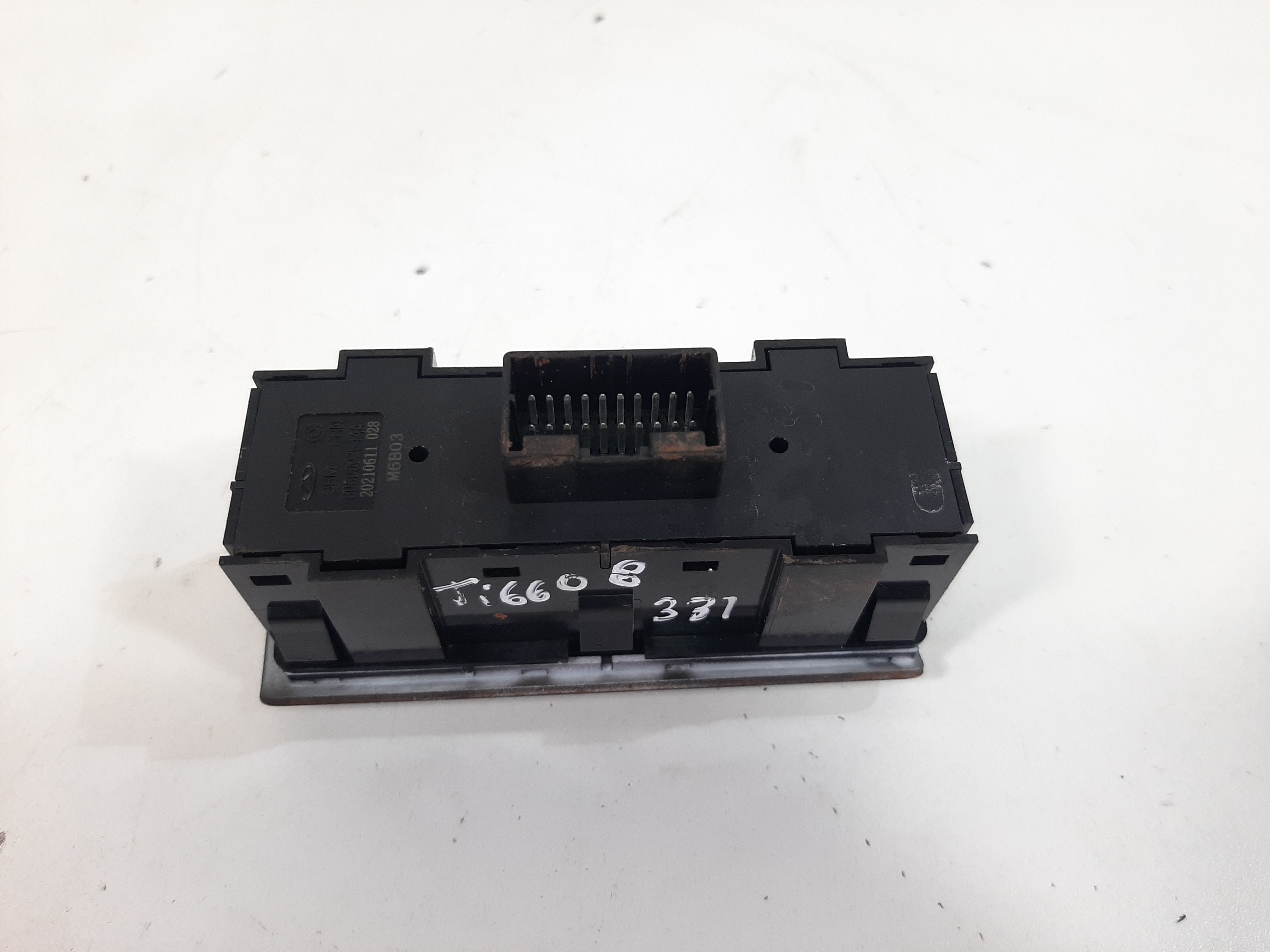 Botão Comando Farol Porta Malas Chery Tiggo 8 2019 A 2022 3